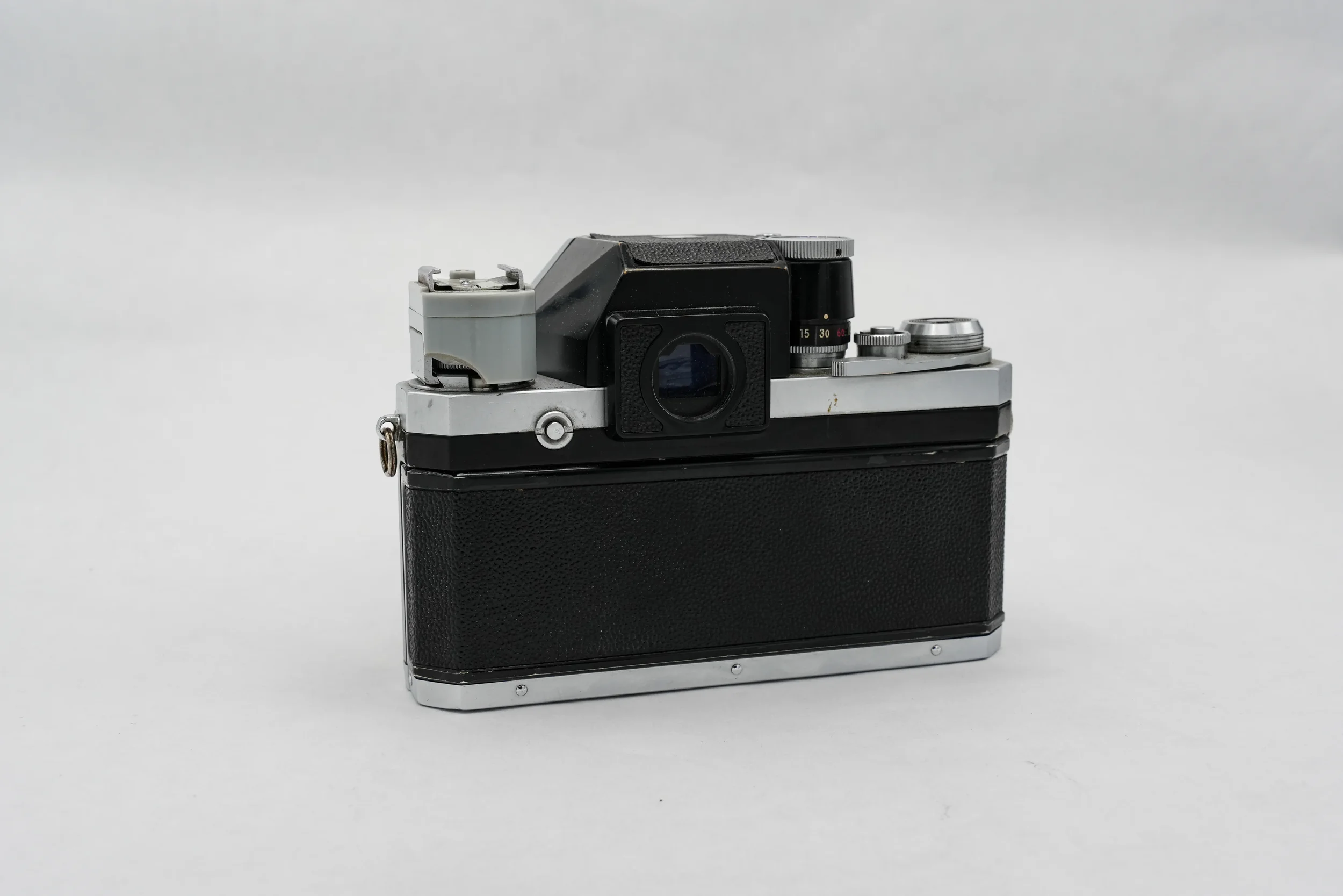 C31_Nikon_F_Soligor_28mm_f2.8_rear_02.webp