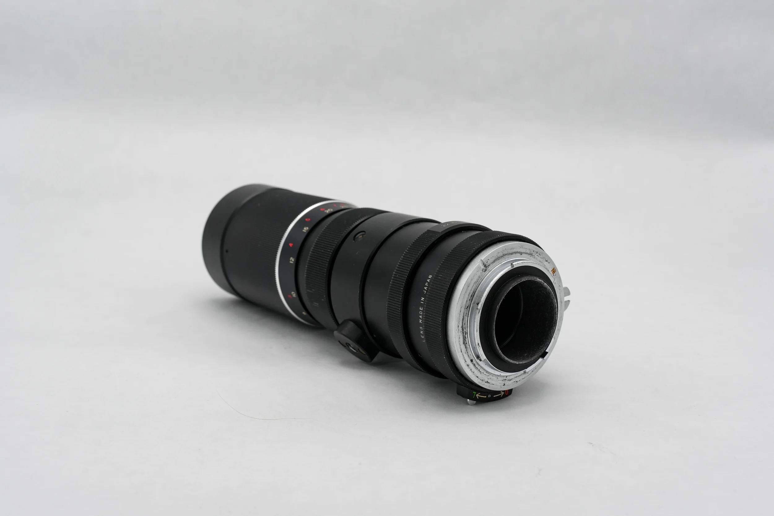 C27_Vivitar_90-230mm_Nikon_F_rear-mount_03.webp