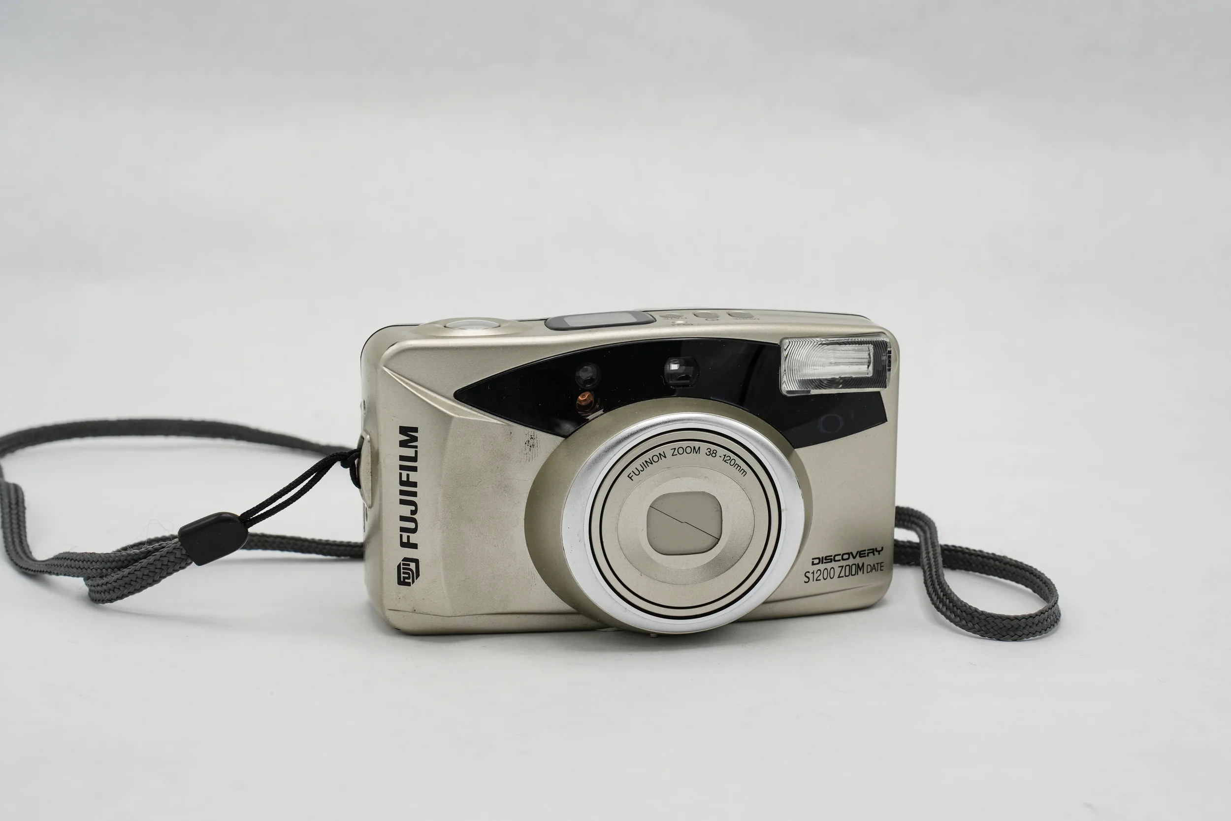 C14_Fujifilm_Discovery_S1200_Zoom_Date_front_01.webp