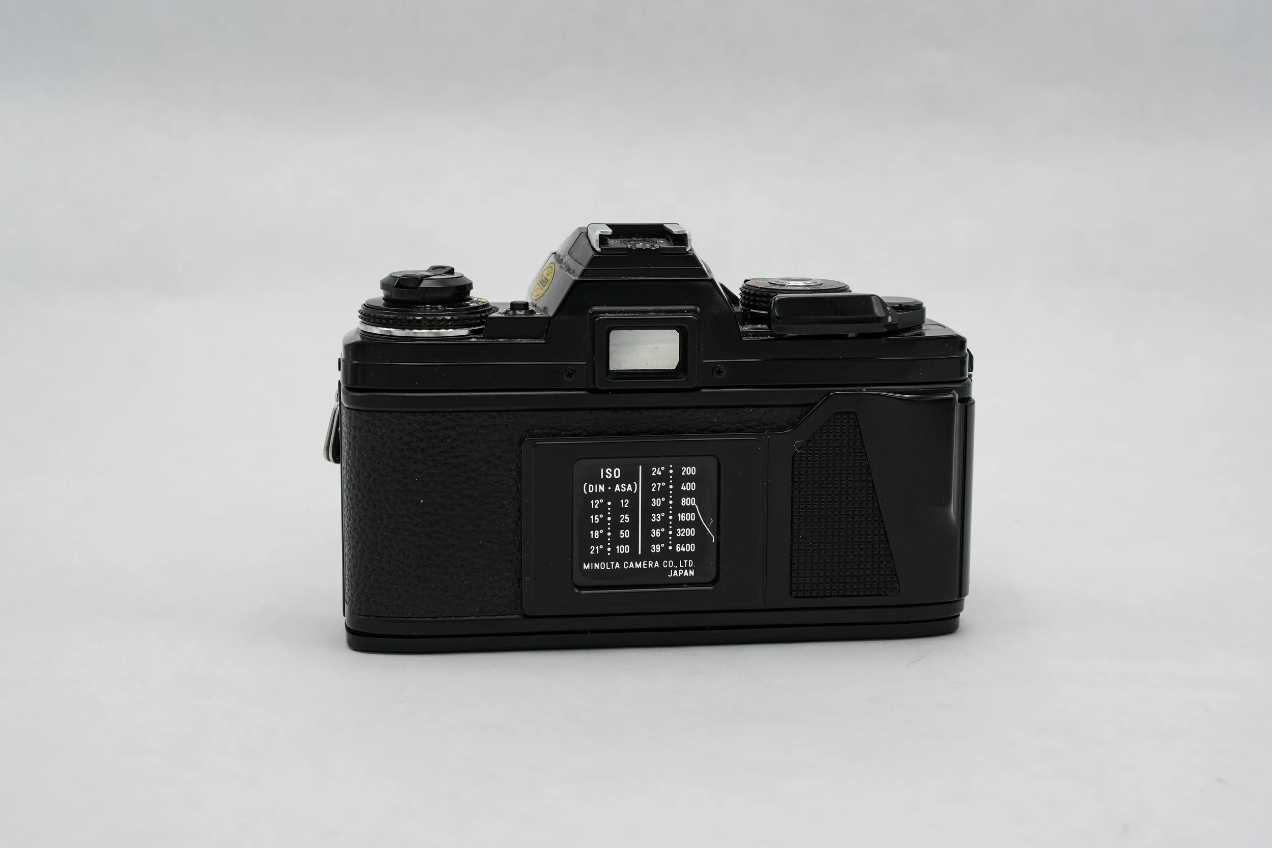 C21_Minolta_X-700_MD_50mm_f1.7_rear_02.webp