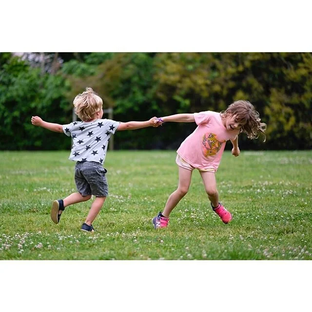 Sibling love-rivalry-love 
#familienfotografie .
.
.
.
.
.
.
.
.
.
.
.
.
.
.
#dearphotographer #familyphotosession #documentaryphotography #familydocumentaryphotography #mamaleben #geborgenheit #familienfotograf #lensculture #momentslikethese #childh