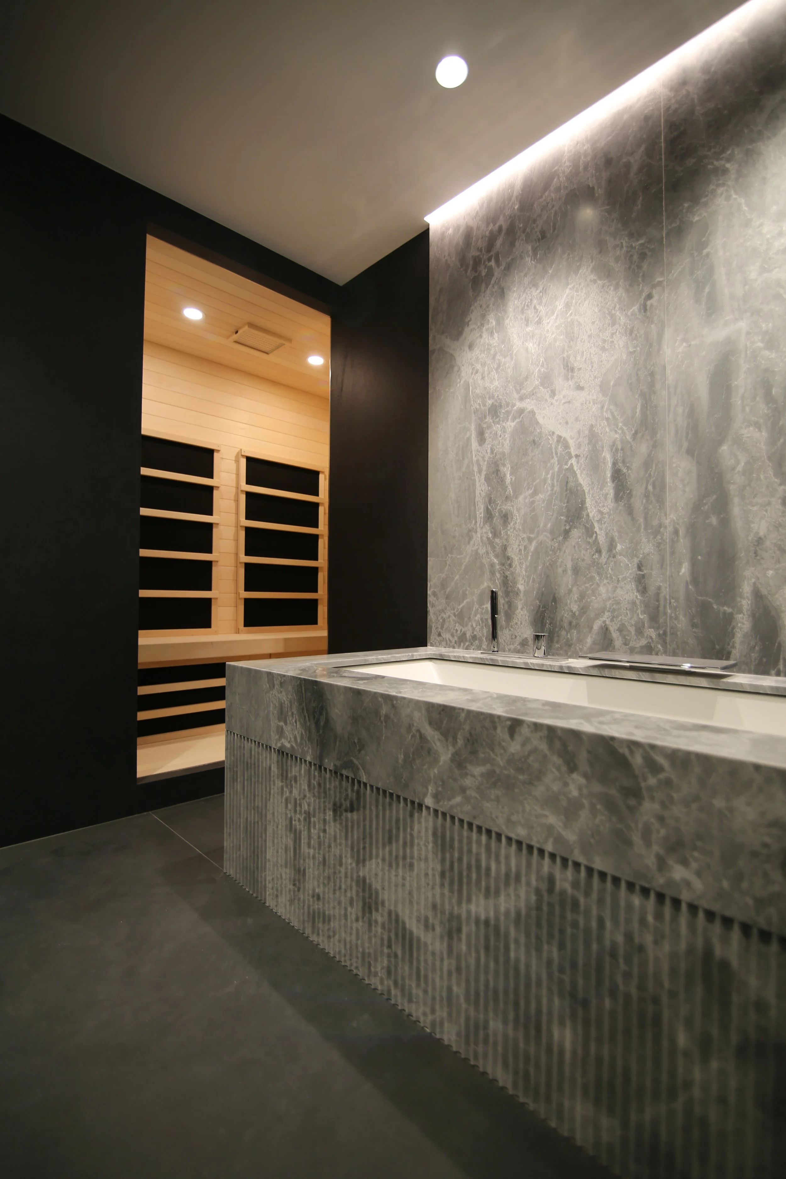 Master Tub and Sauna.JPG