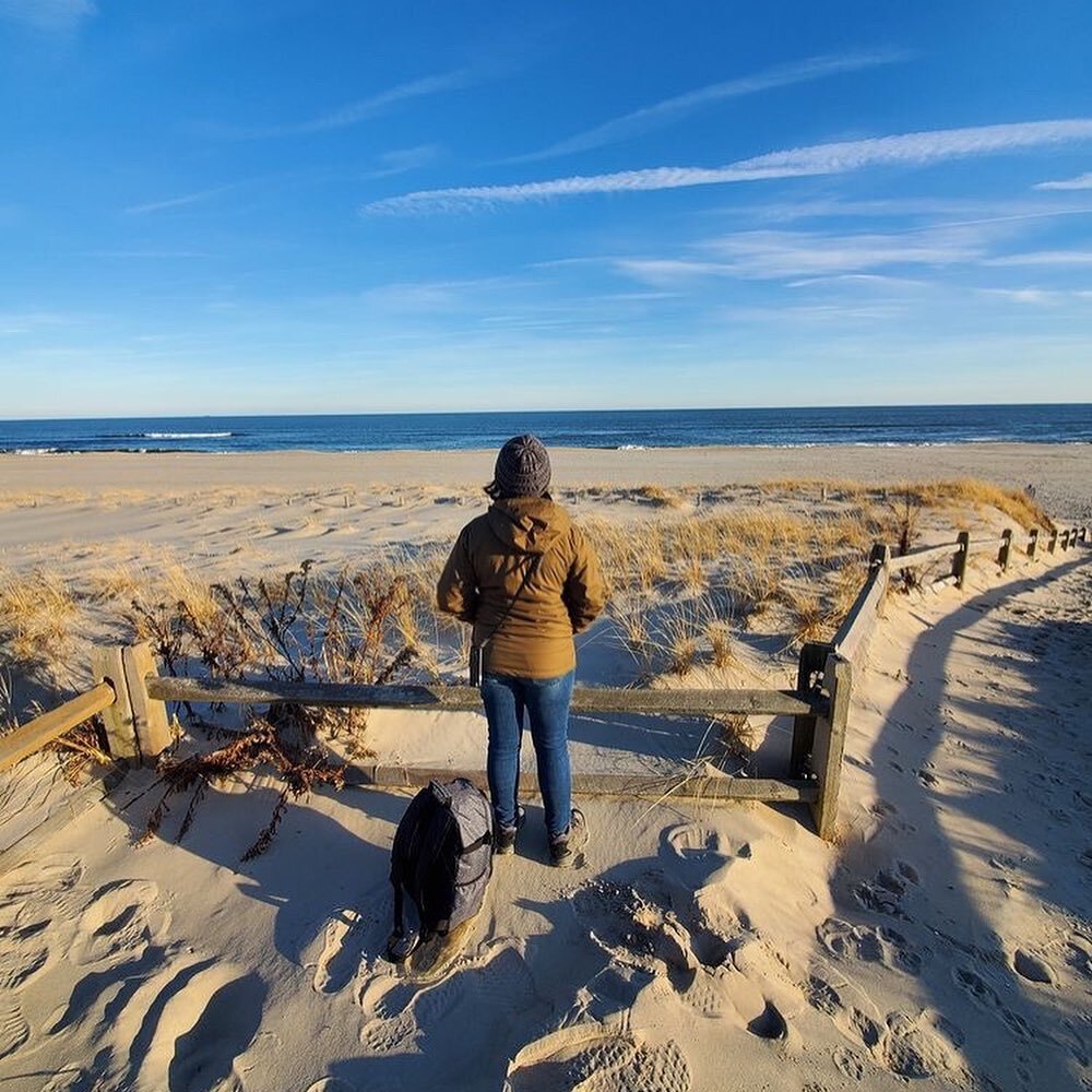 Being by the ocean or in a forest brings me back, closer to feeling human. 🌊Joe took a group of us out to see how a full moon lights up the beach at night, even catching a tide pool at the right time. 🌕His phone also took all the photos; as my came