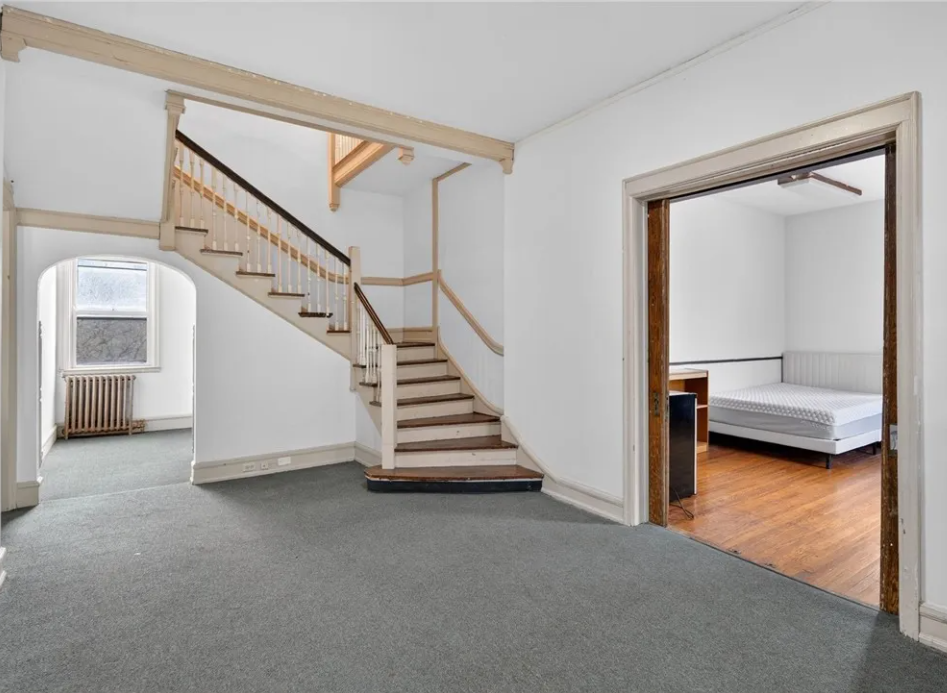 Ithaca House - before - Entry.png