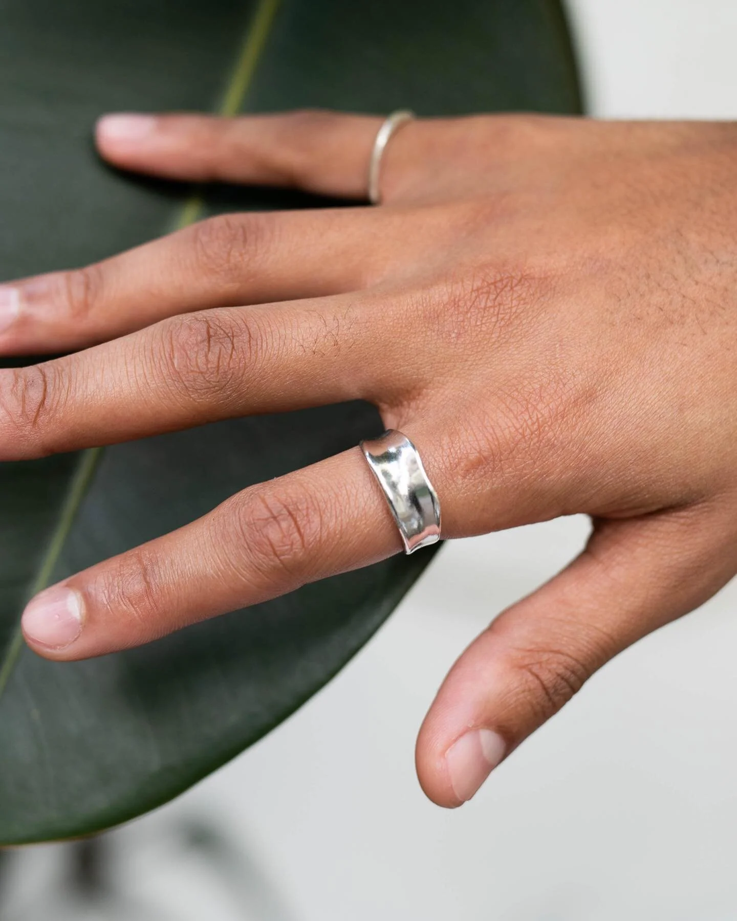 Love a chunky ring? So do we!!

Our Rasta Leaf Ring was hand carved in an organic form and inspired by the curly leafed Aeschynanthus Rasta Plant 🍃 

Looks good and feels so good to wear. Especially knowing its sustainably made with 100% ♻️ precious