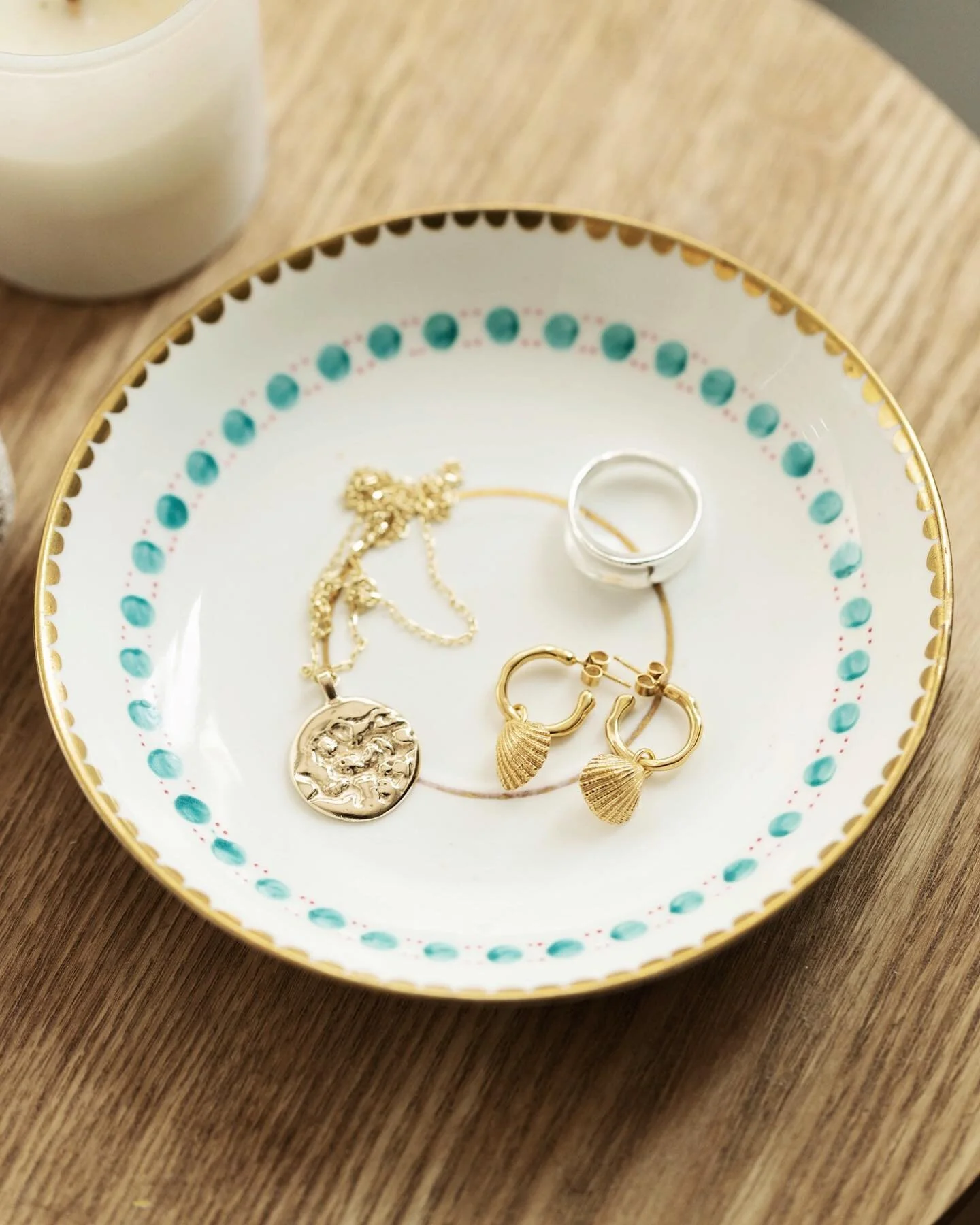 Its the last weekend of Our Sale with 30% off all Atteya jewels for one more weekend.

So if you&rsquo;re looking for a conscious gift this Christmas look no further ✨

#jewellery #sustainablejewellery #handmadejewellery #londonjeweller #conscious #r