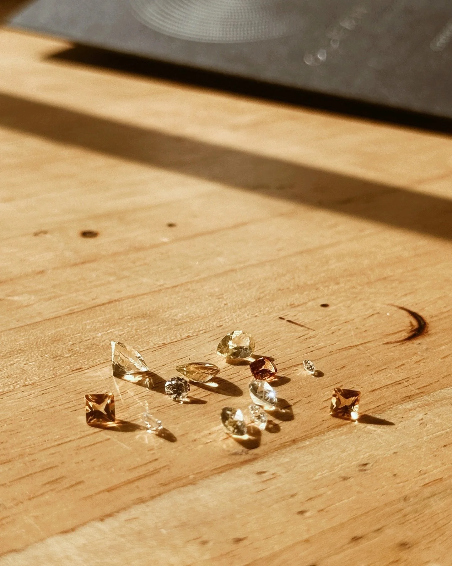 Gemstones shine brighter when they&rsquo;re consciously sourced ✨

#diamond #sapphire #citrine #ethicallysourced #sustainablysourced