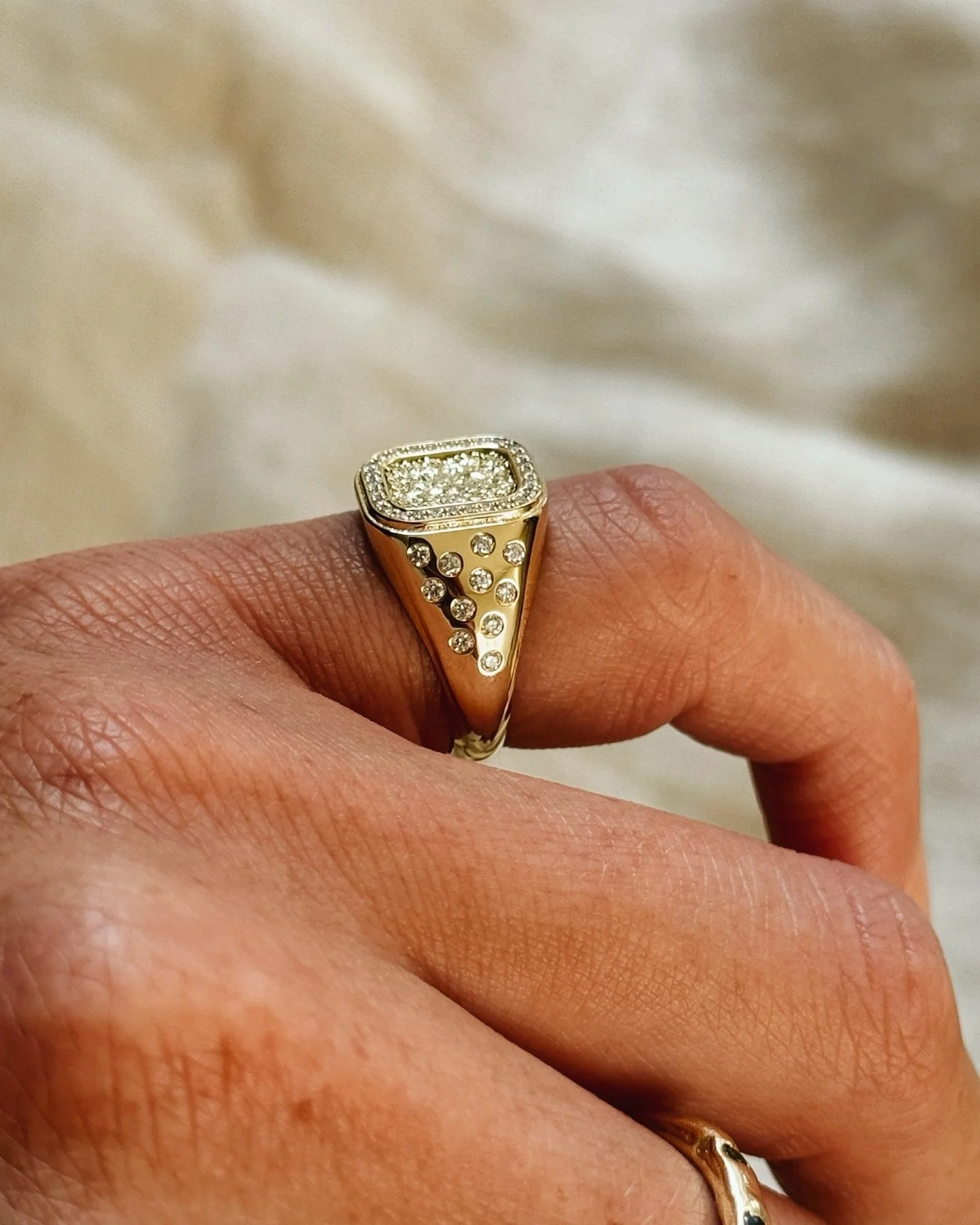 Who says there&rsquo;s such a thing as too many diamonds ;)

A bit of bling in a signet ring 💥

Made from the clients own 18ct Yellow Gold mixed with recycled 18ct Yellow Gold.

Swipe to see the diamonds sparkle in the light 📹

#signetring #diamond