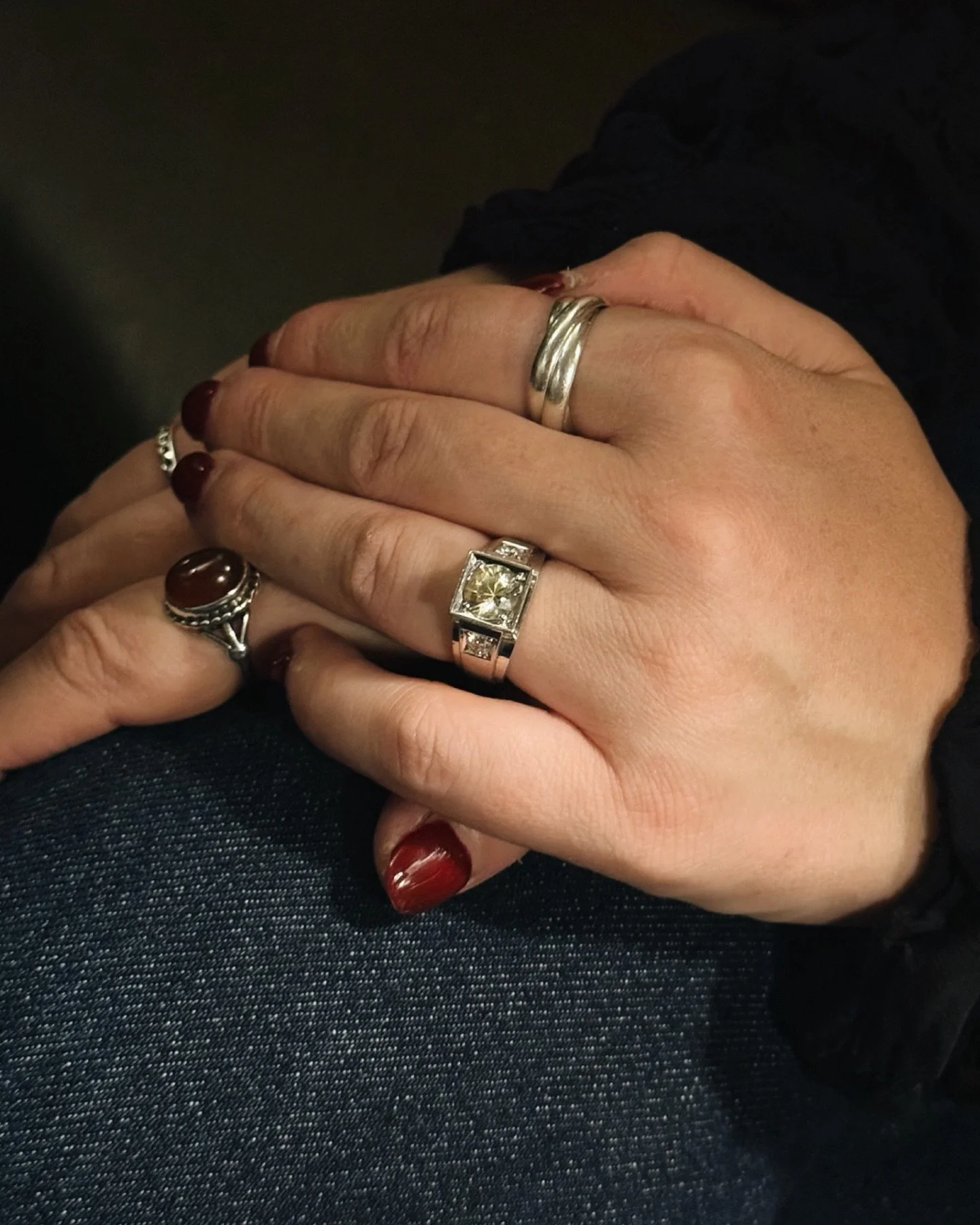 I love reuniting with your Forever Pieces and seeing how well they suit you 🤩

This architectural design was made in 18ct White Gold. Set with two incredible Ocean Diamonds and a gorgeous central pale yellow sapphire 💛