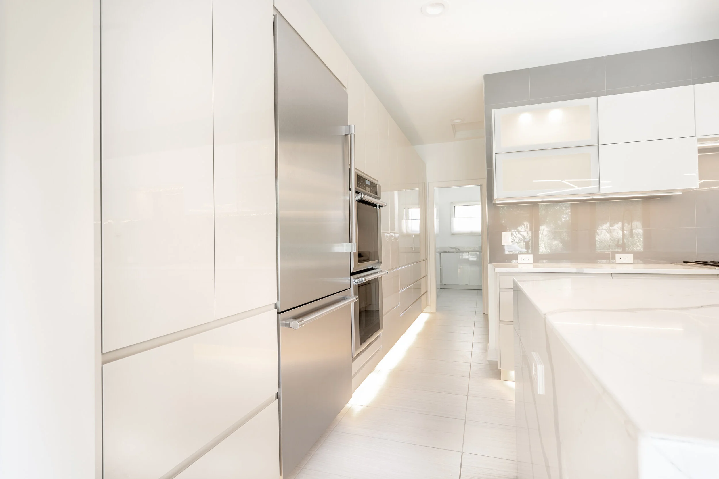 Contemporary Kitchen Remodel by 1GR Builders project photo 4