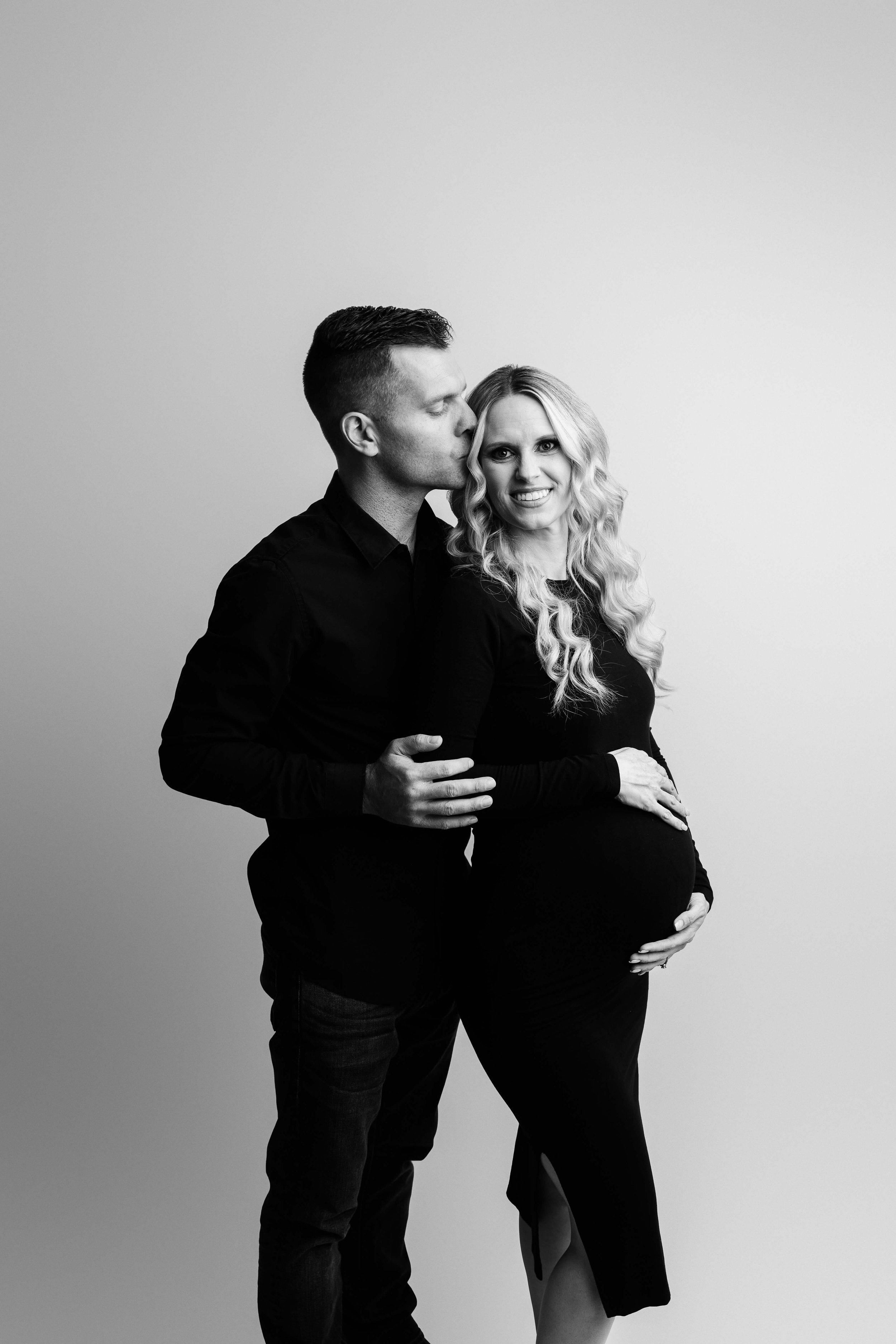 Knoxville, TN Studio Maternity Photos — Haleigh Crabtree Photography