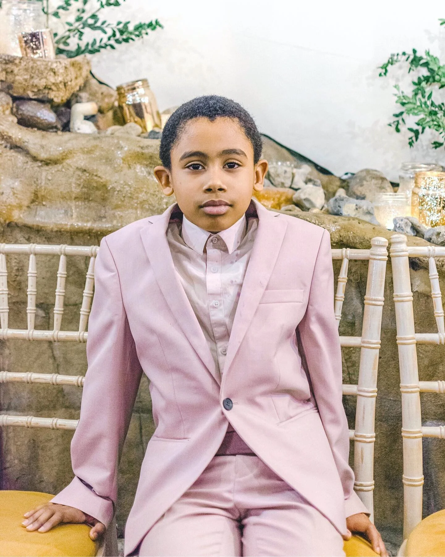 Dapper young man in pink, we love to see it 🧑🏾&zwj;🦱 ⠀
. ⠀
⠀
#dapper #wedding #weddingday #pinksuit #elegantkids #elegant #fashionable #weddingguest #weddingguests #children #weddingkids #kidsdresses #kidsfashion #kidssuit #weddingphotography #wed