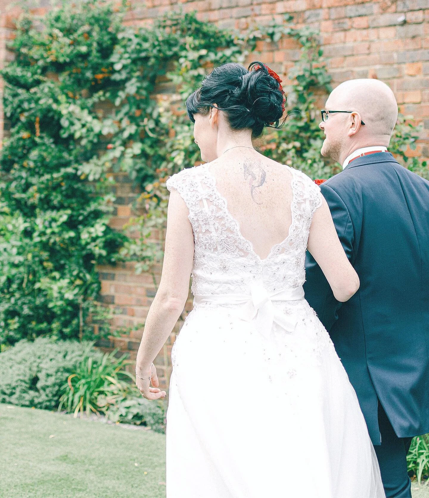 Hand in hand ❤️ ⠀
. ⠀
⠀
#wedding #weddingday #bride #groom #brideandgroom #bridetobe #fashion #weddingdress #weddings #weddingphotography #weddinginspiration #edinburghweddingphotographer #ukweddingphotographer #weddingdayready #london #edinburgh #ed