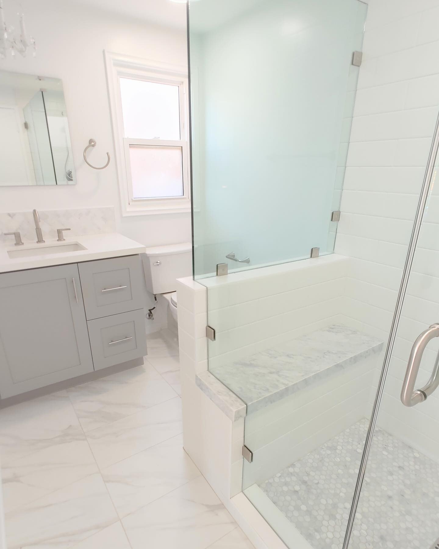 La Mirada Remodel 🌟 Bathroom Reveal Part 1! Here Are Also Some Tips for Remodeling a Home to Rent!

✔️ Clean &amp; Simple Color Palette for Design Concept
✔️ Updated Bathrooms with Inviting Designs that are also Timeless 
✔️Functional Floor Plan 
✔️