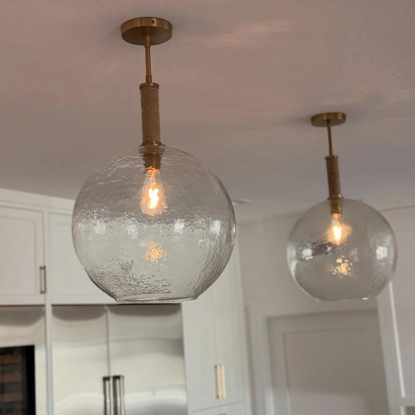 Let's shine a light on pendant lights! Take a look at these coastal inspired lights 🌊