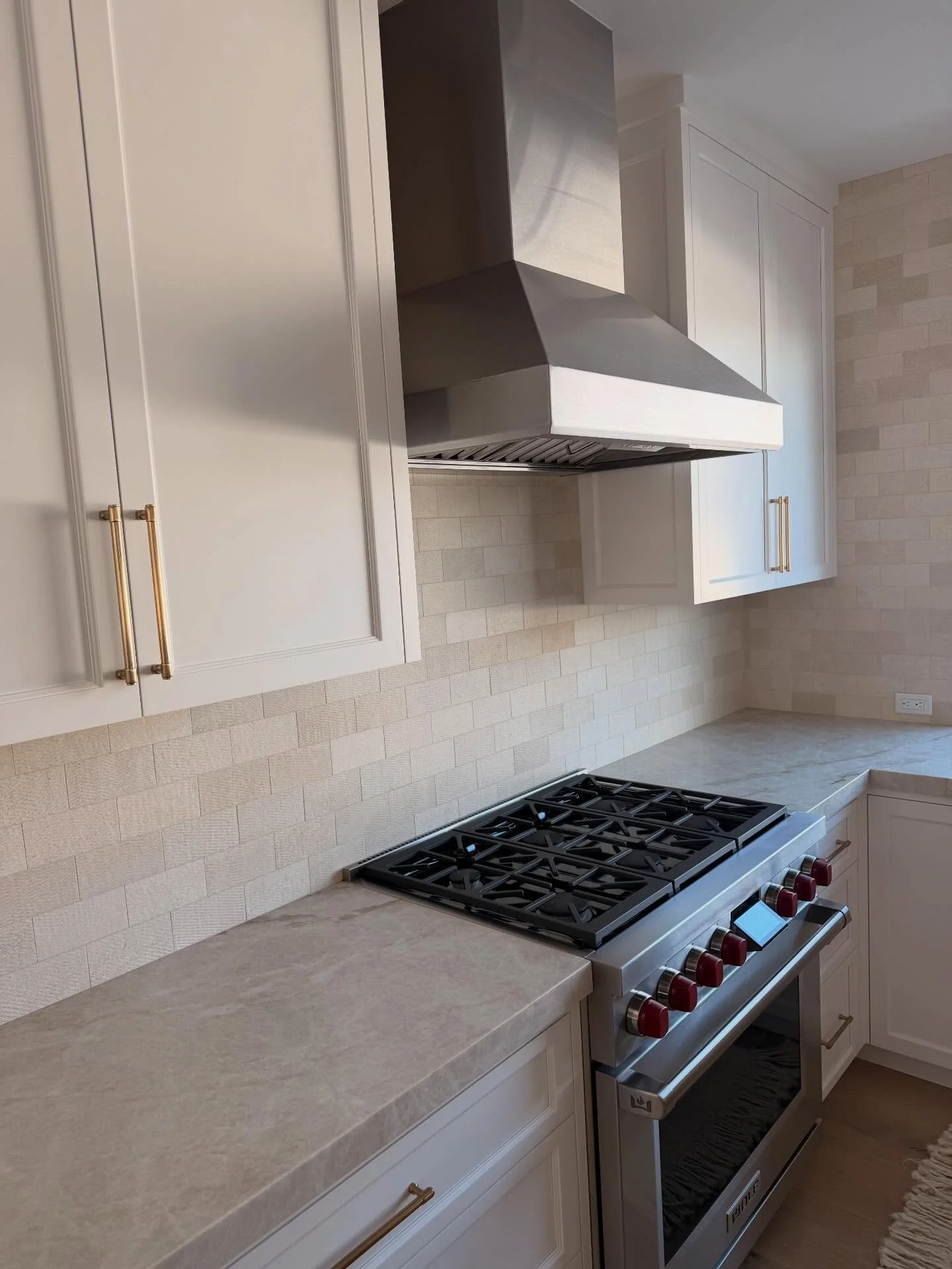 A little kitchen moment 🤍
Obsessed with this textured backsplash &mdash; it adds so much depth ✨
#KitchenInspo #HomeDetails #Backsplash