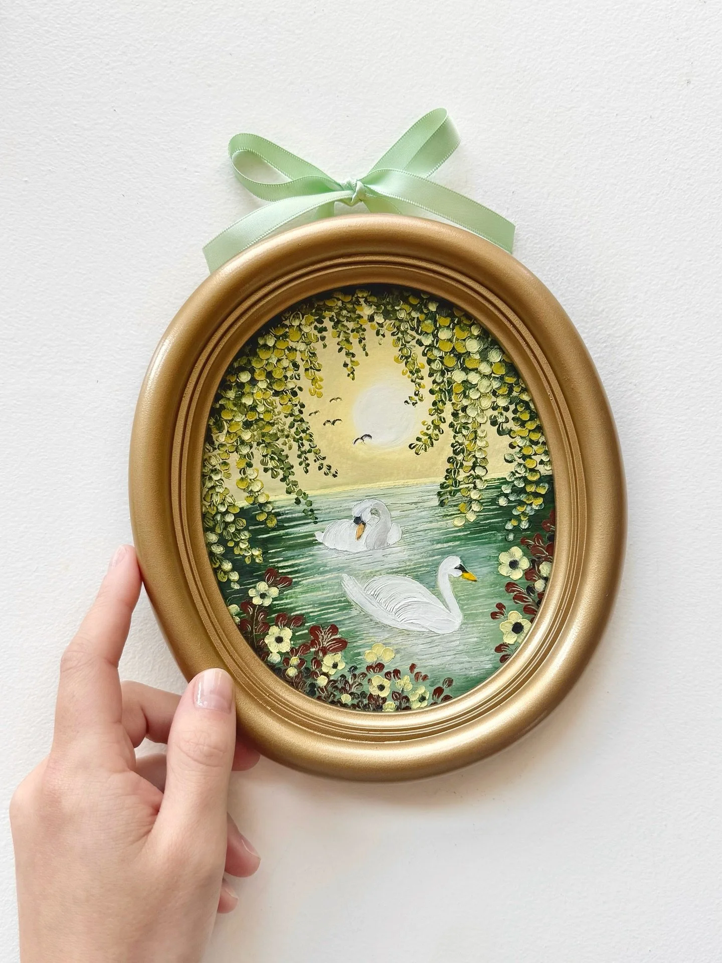 Serene Sunset Swans☀️🦢🍂 New oil pastel painting now available to collect! Swipe to see all the texture details & how I created the teeny tiny birds in the distance✨ #oilpastel #art #vintageframe #swanart