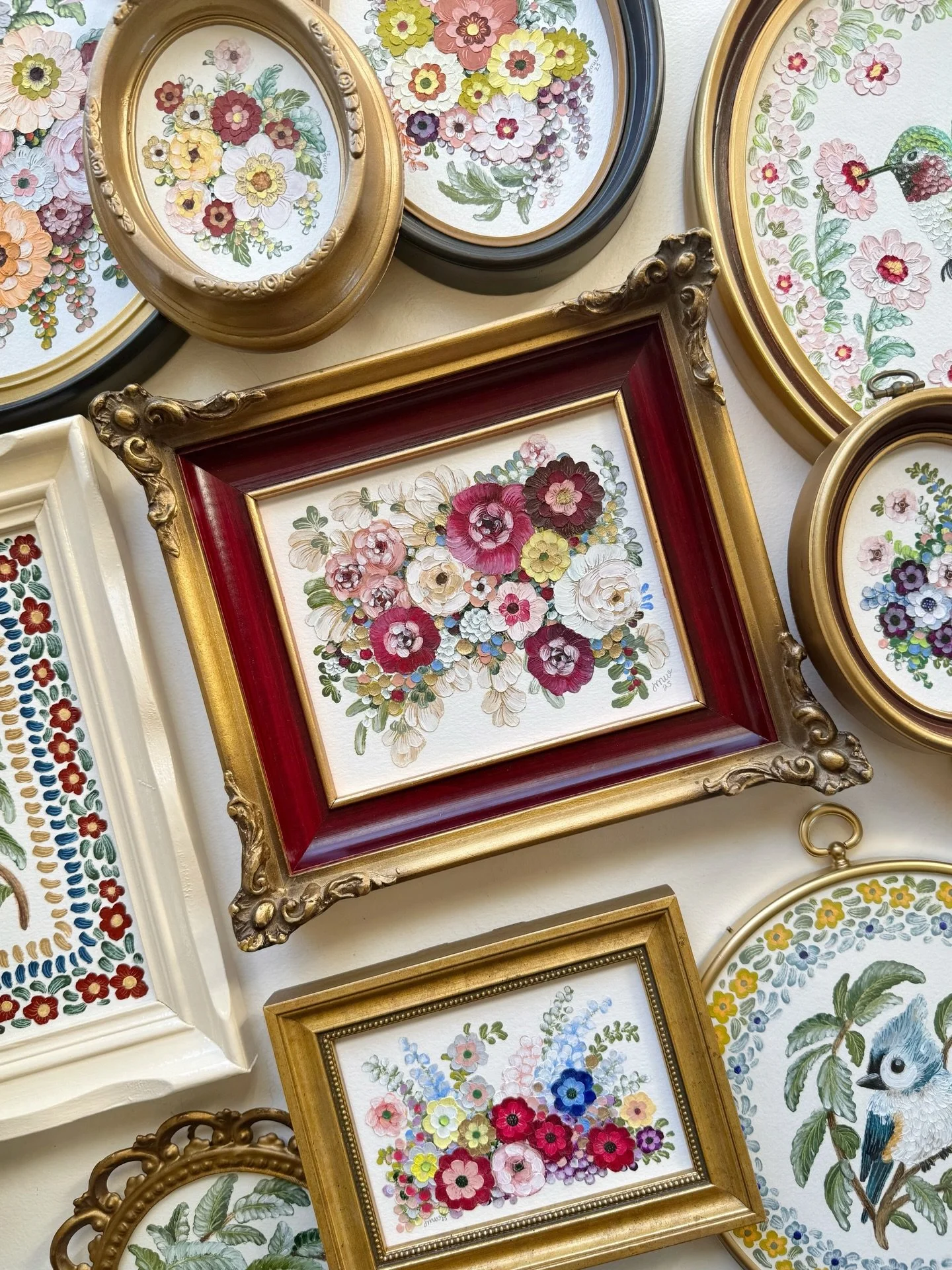 (SOLD OUT❤️) New originals just went live!!🥳💛 We&rsquo;re ending the year on a fun note with this collection, Birds &amp; Blooms: featuring my newest little birdies &amp; my fav florals to paint with oil pastels (roses, dahlias, &amp; zinnias)🌸🕊️