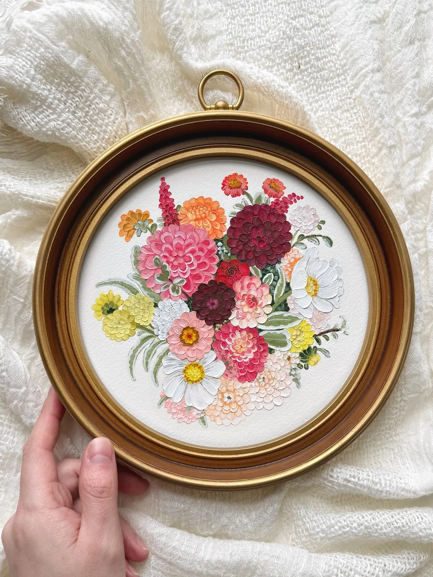 From Michigan to New Zealand🤍 What an honor it is to commemorate your bridal bouquets through my oil pastels☺️💐 Here&rsquo;s a closer look at my most recent commission: a fun combo of dahlias, zinnias &amp; cosmos that will forever hold a special p