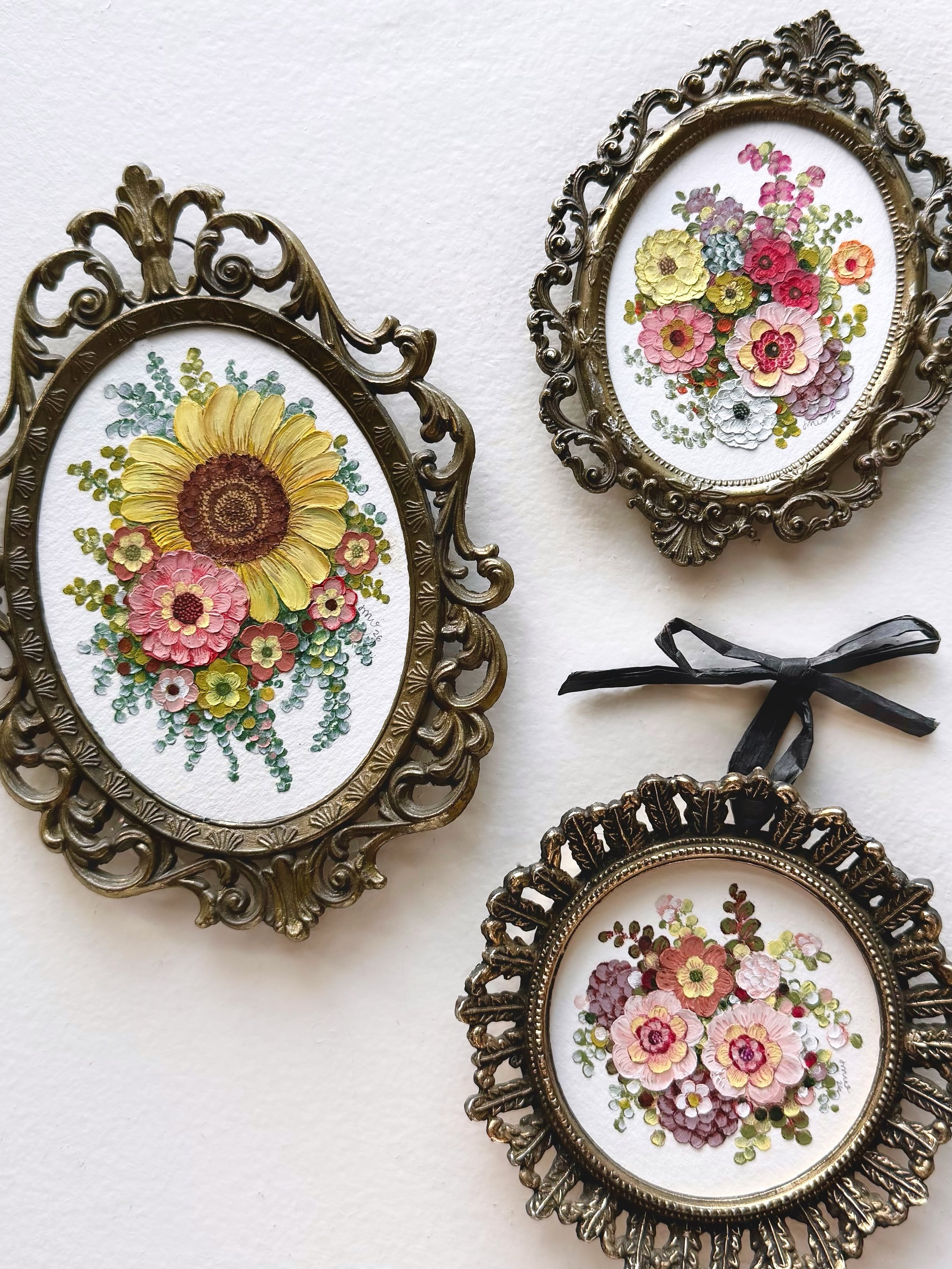 The first colors of autumn, captured in pastels💛🌻🍂 September&rsquo;s Blooms collection: coming soon✨

#cozyart #oilpastelart #michiganartist #autumnblooms
