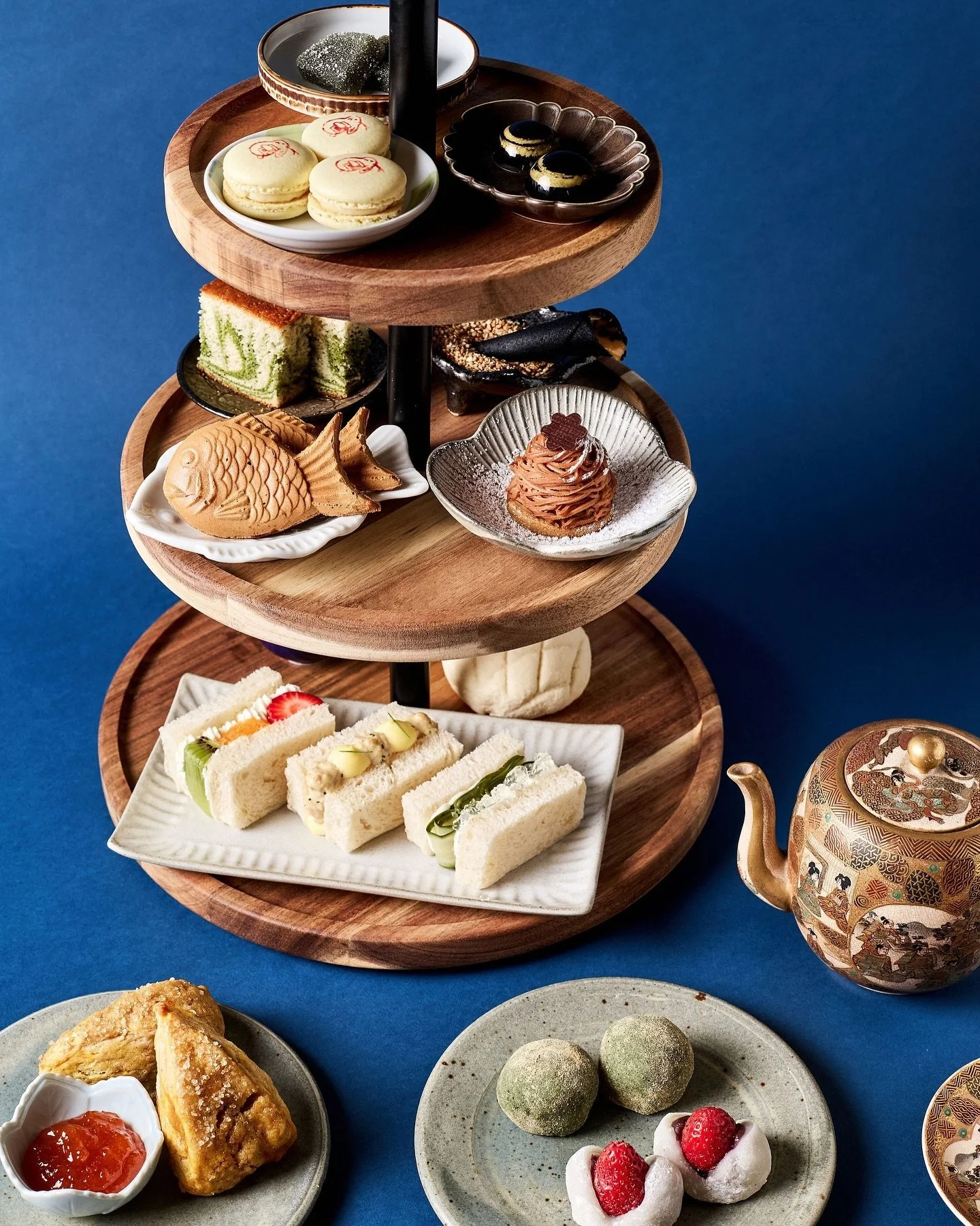 There is NOTHING I love more than afternoon tea 🫖 during the holidays 🎄 Warm scones with clotted cream and jam, petite sandwiches and an array of one-bite sweets. And of, course tea. Now imagine this with a Japanese fine-dining spin! 🇯🇵🍵

Just f