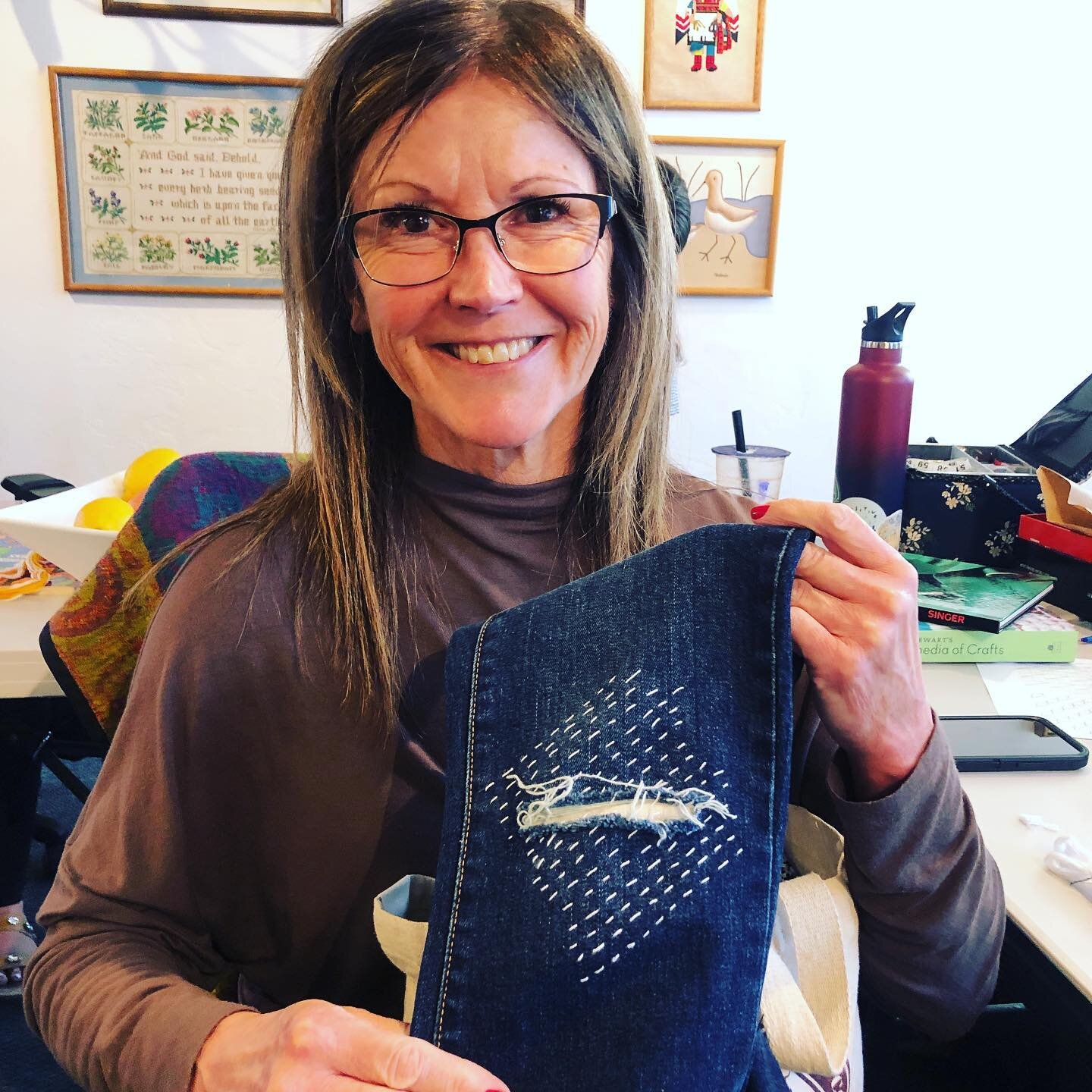 What FUN #stitching today with these unbelievable students at @naksewing  Shauna creates a gentle, welcoming space for folks to learn new things, stretch themselves a bit, and create in community. All my favorite things!

Best part of the day? When o