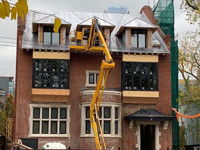 Standing seam Lead coated copper roofing moving along well on this historic 1800s Reno in downtown Toronto. #leadcoatedcopper. #highendroofing