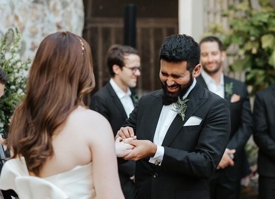 Daniel en esos instantes llenos de magia en un d&iacute;a que ser&aacute; inolvidable.✨

Im&aacute;genes capturadas desde la perspectiva &uacute;nica de la segunda c&aacute;mara de la boda, por nuestro fot&oacute;grafo #javiersucre_rps para #rubenpar