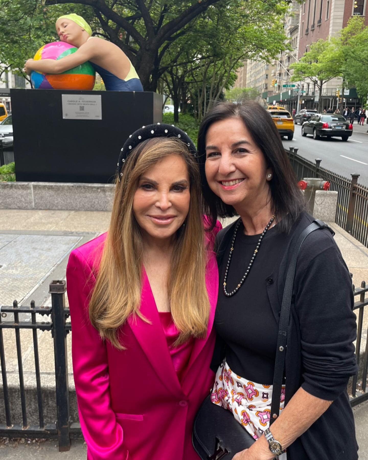 TodY a went tonNY to share a special moment with the wonderful artist and friend Carole Feuerman who is unveiling nine of her monumental sculptures in Park Av NY . What a scene here is a pick of some of the sculptures.
 I am also with Biba Lacroix a 