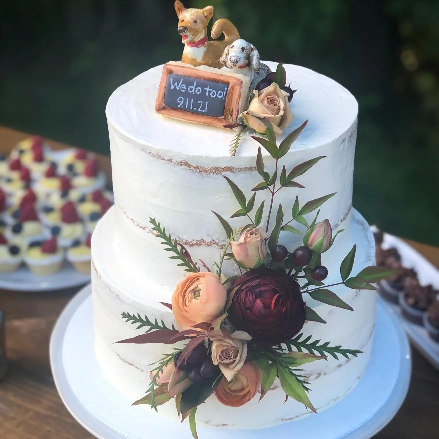 3 tier naked with dogs close up.JPG