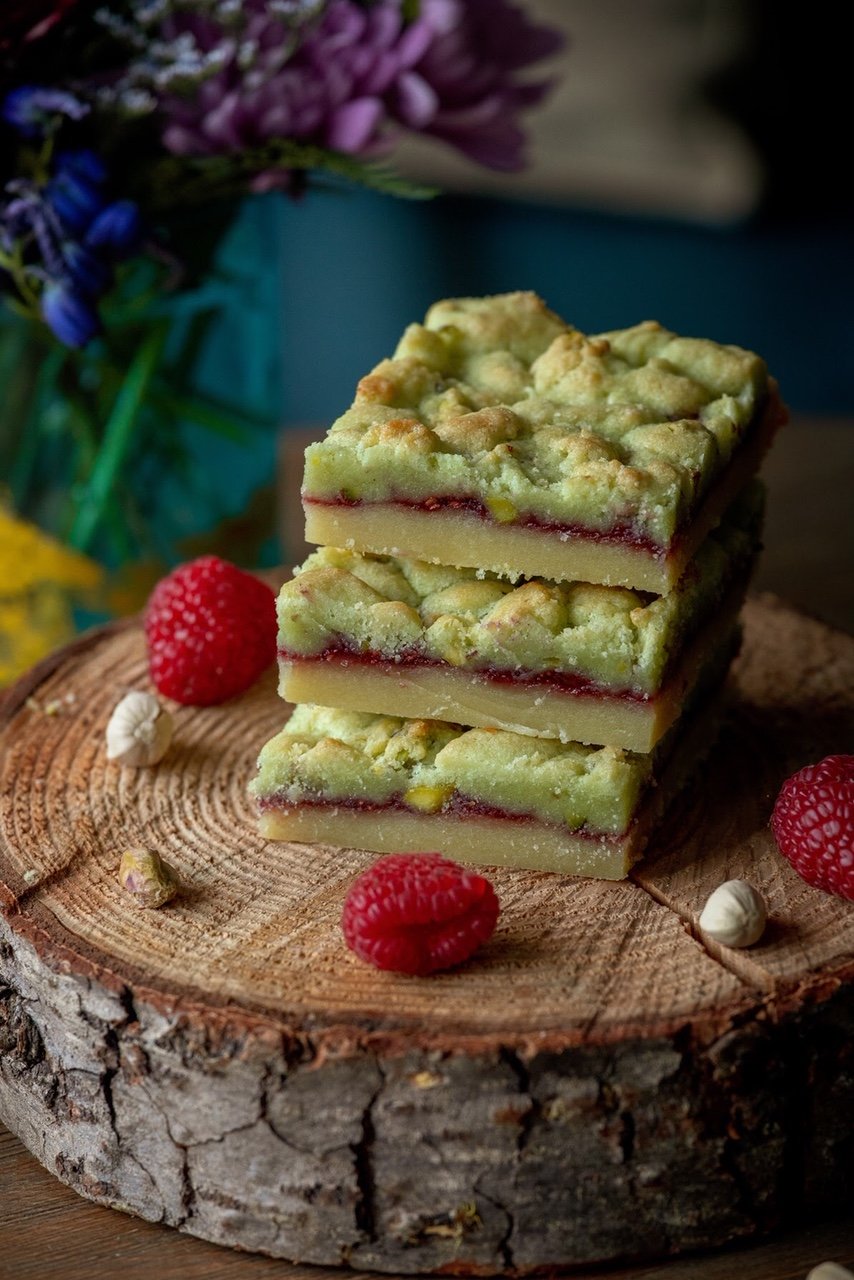 raspberry pistacchio bars.JPG