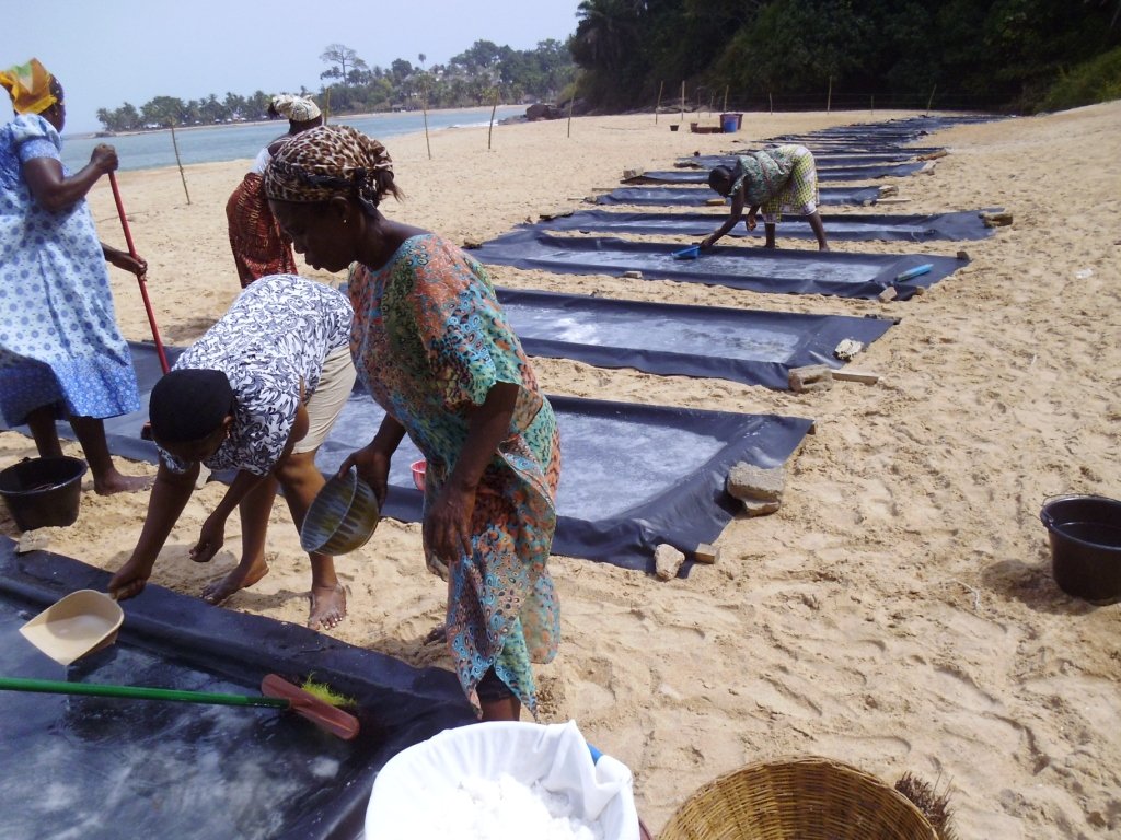 Sea salt production on tarpaulin 3.JPG