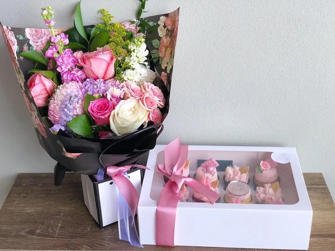 Cupcake and Floral Vase Gift Sets Cinta Rose Creative
