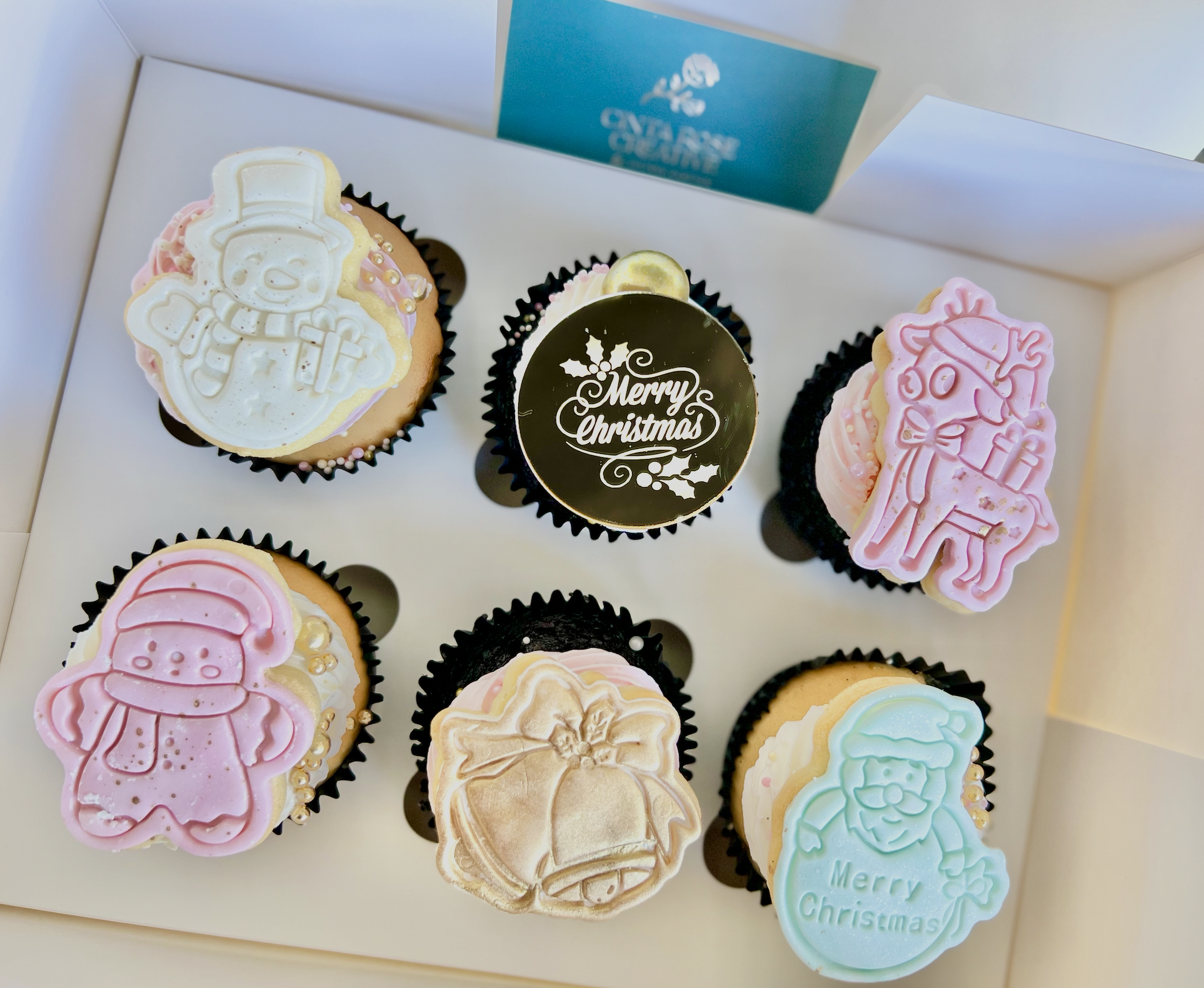 Christmas Cupcakes - Pastel Cookie Topped