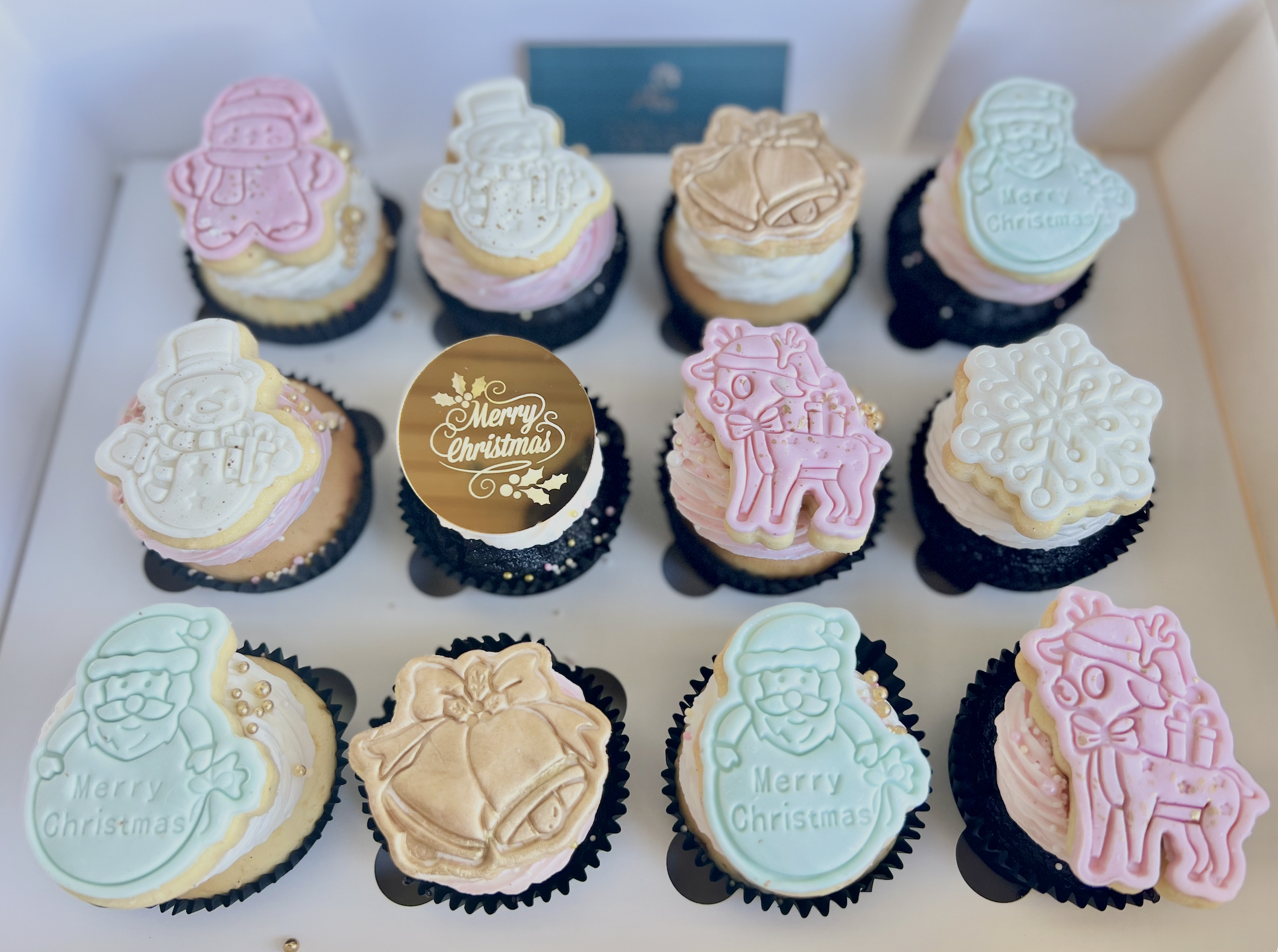 Christmas Cupcakes - Pastel Cookie Topped