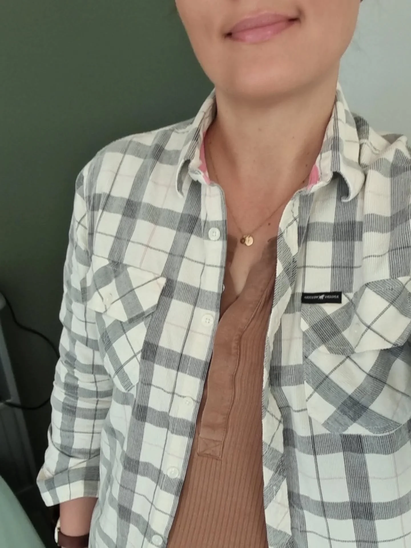 Wearing my flanno for #flannoforafarmer @farmangelsau today! 
I grew up as a farmer's daughter and it was such a good childhood. But there were also a lot of challenging times. Many farmers in our area had other jobs to supplement income. My parents 