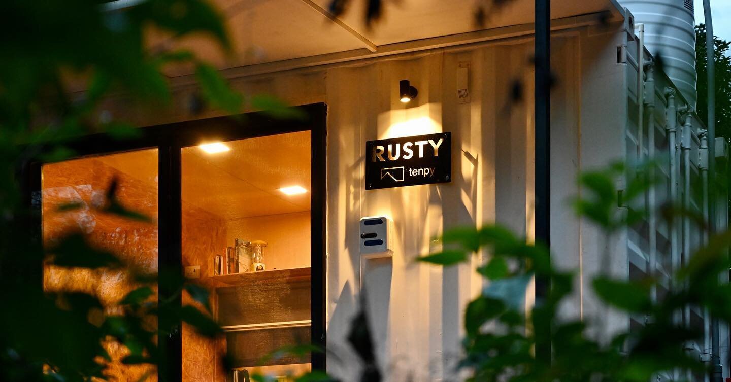 Rusty by night is a sight to behold. Warm interior lights hitting the wooden facade to create that ambiance that gives the feeling of coziness like never before! Stay with us to disconnect and reconnect. Getting back to basics couldn&rsquo;t get simp