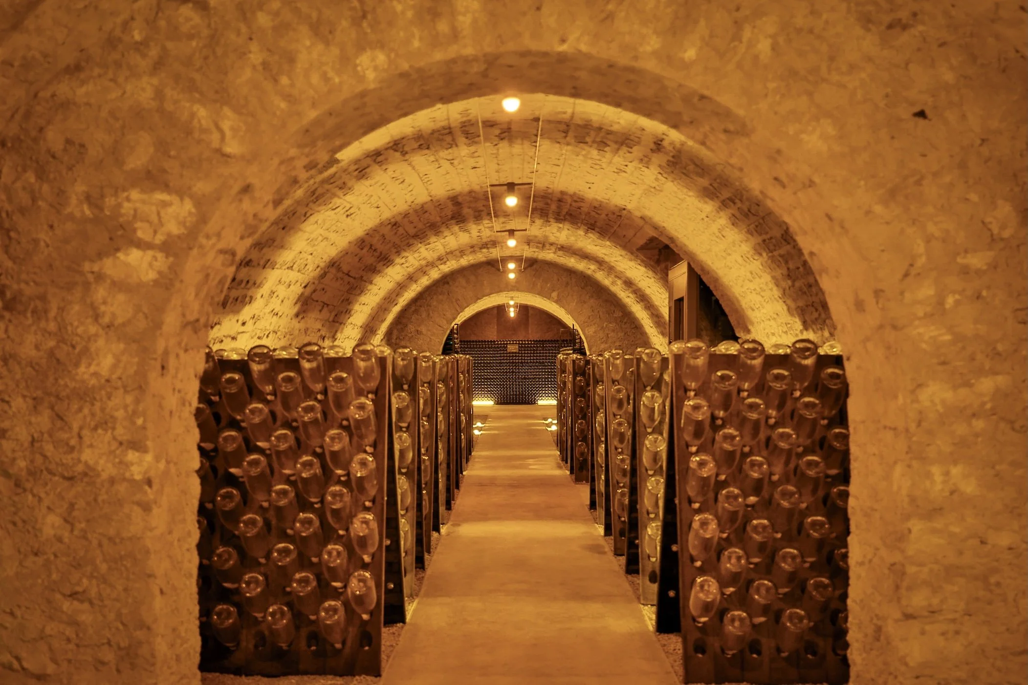 Stelliers Welcomes Champagne Barons de Rothschild as Official Beverage Partner