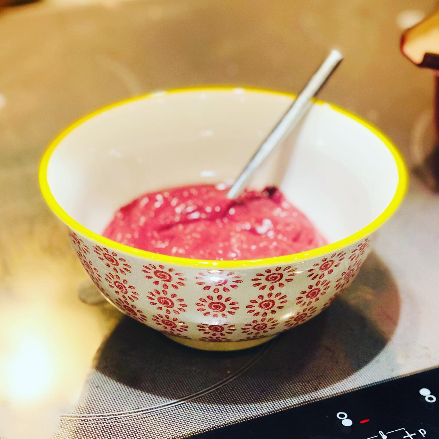 The boys got &lsquo;Mummy&rsquo;s strawberry ice cream&rsquo; after dinner - they just don&rsquo;t realise there&rsquo;s a few little extras in there 🤫 

* Frozen mixed berries 🍓 
* Frozen banana 🍌 
* Coconut milk 🥥 
* Açai berry powder 🫐 
* Vi