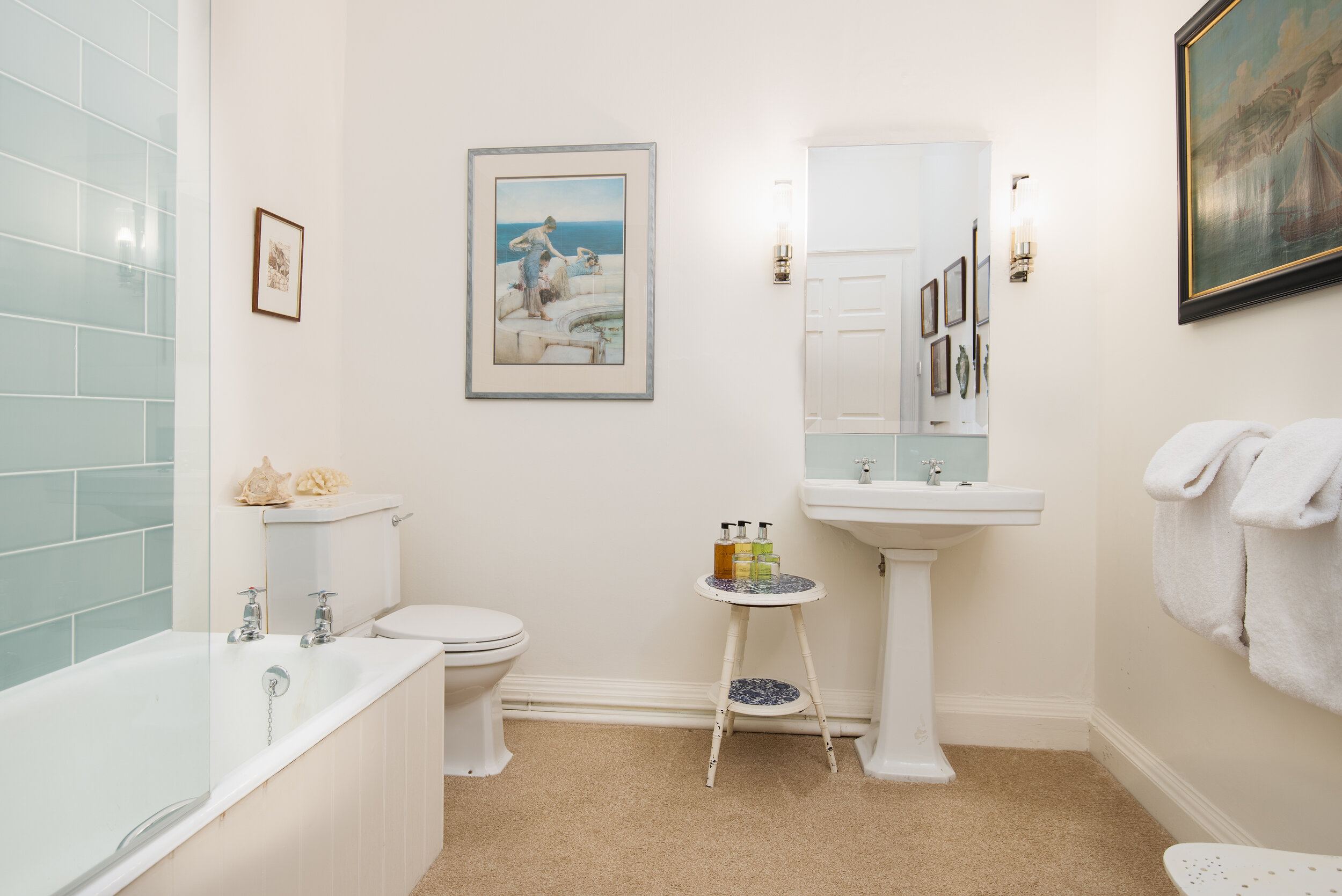 Red Room bathroom - Budle Hall Bamburgh