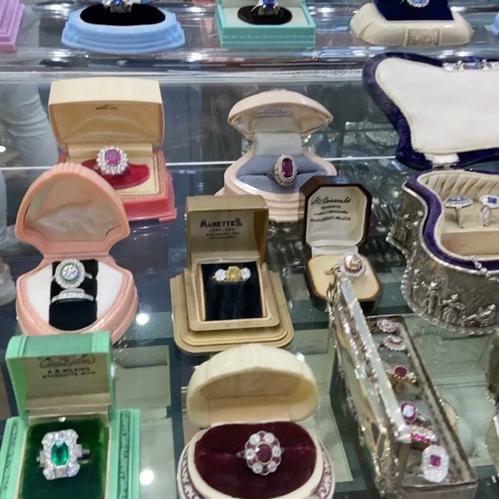 Feeling inspired by all the beautiful vintage jewellery in powerscourt this afternoon 💕✨