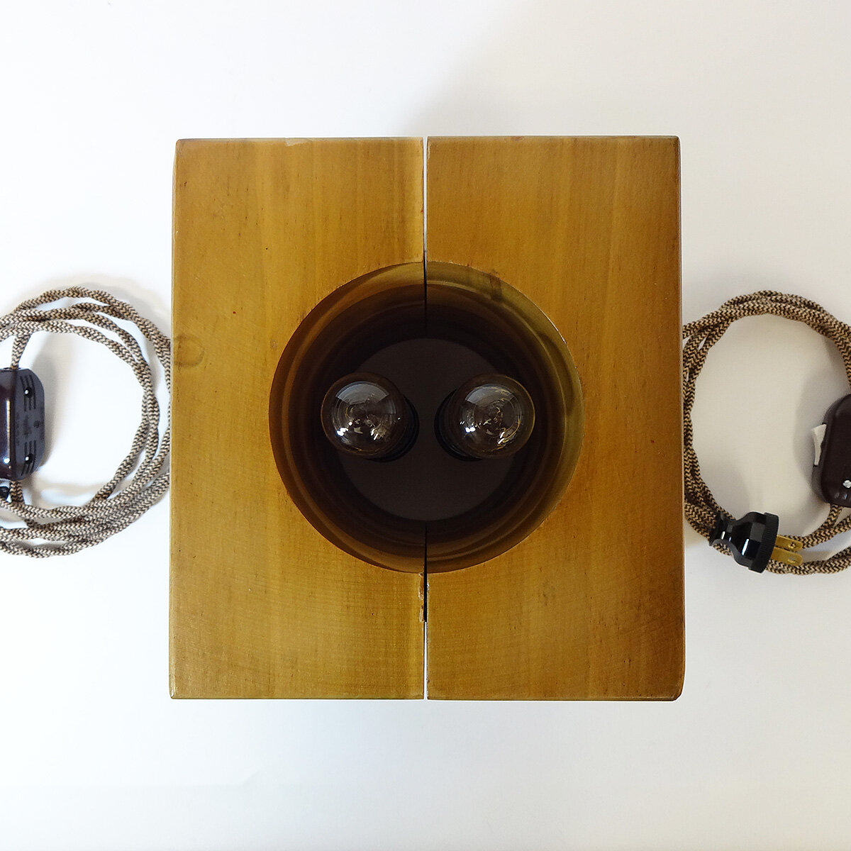 MiglioDesign - Bookend box light viewed from above