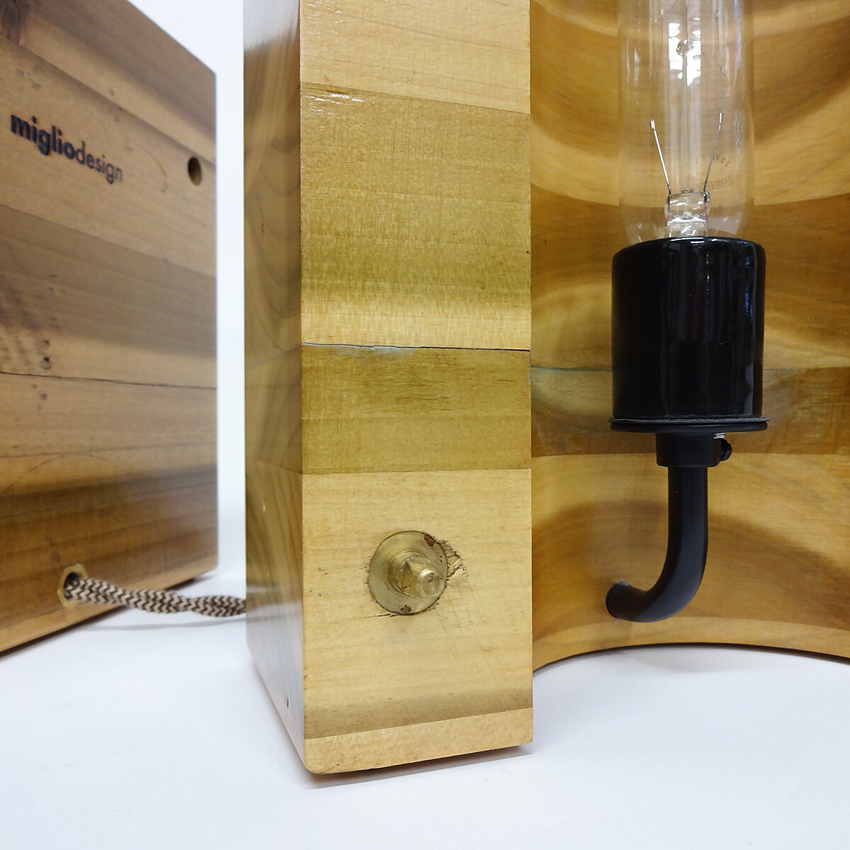 MiglioDesign - Bookend box light with black porcelain socket