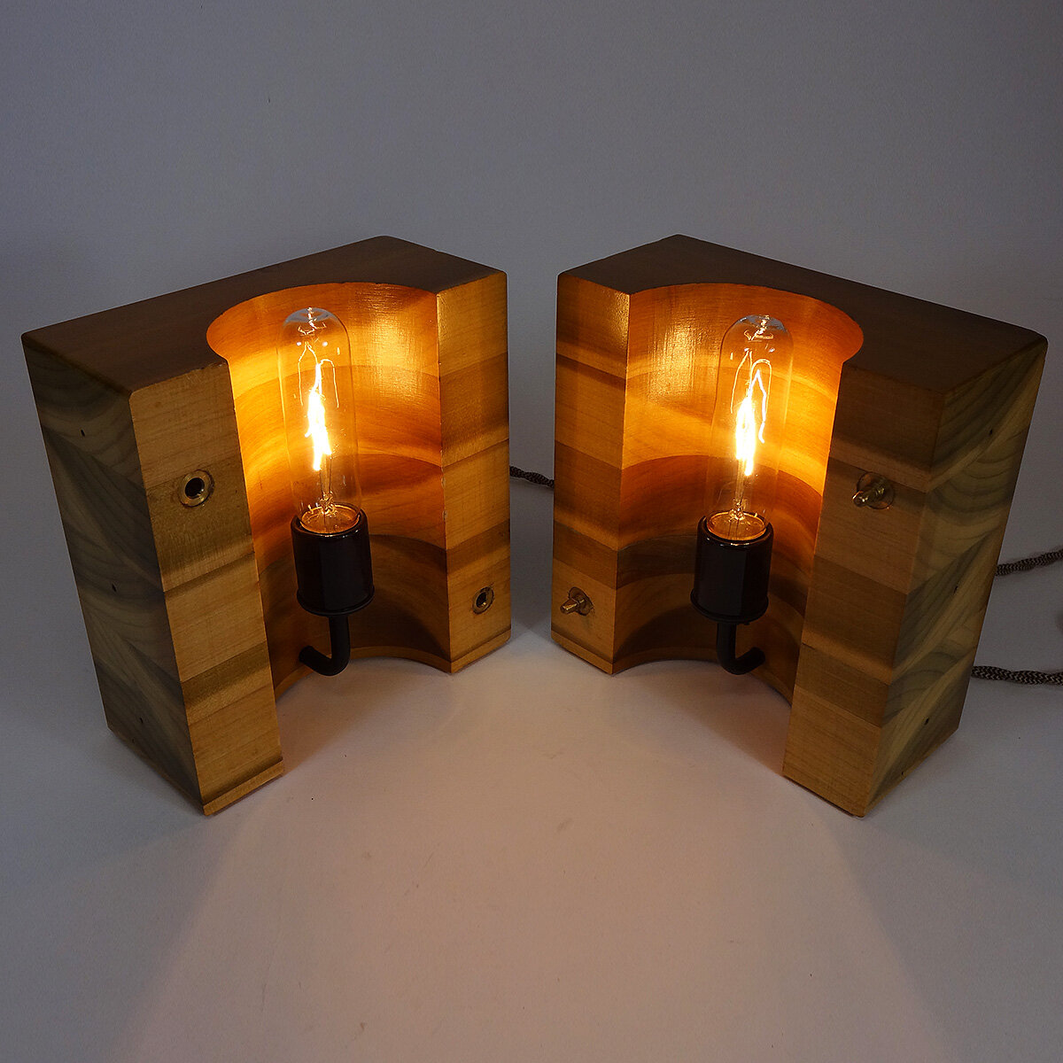 MiglioDesign - Bookend box light turned on