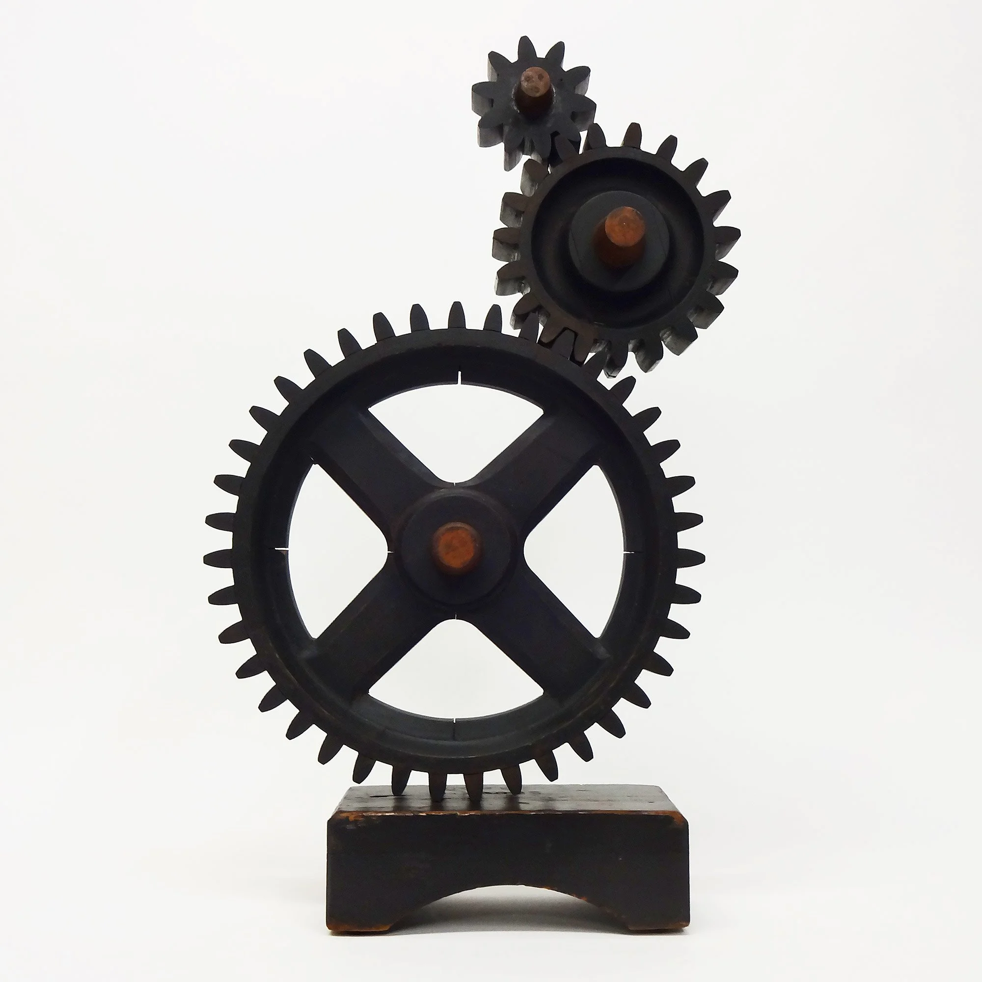 migliodesign-wooden-gear-foundry-patterns-table-sculpture-1.jpg