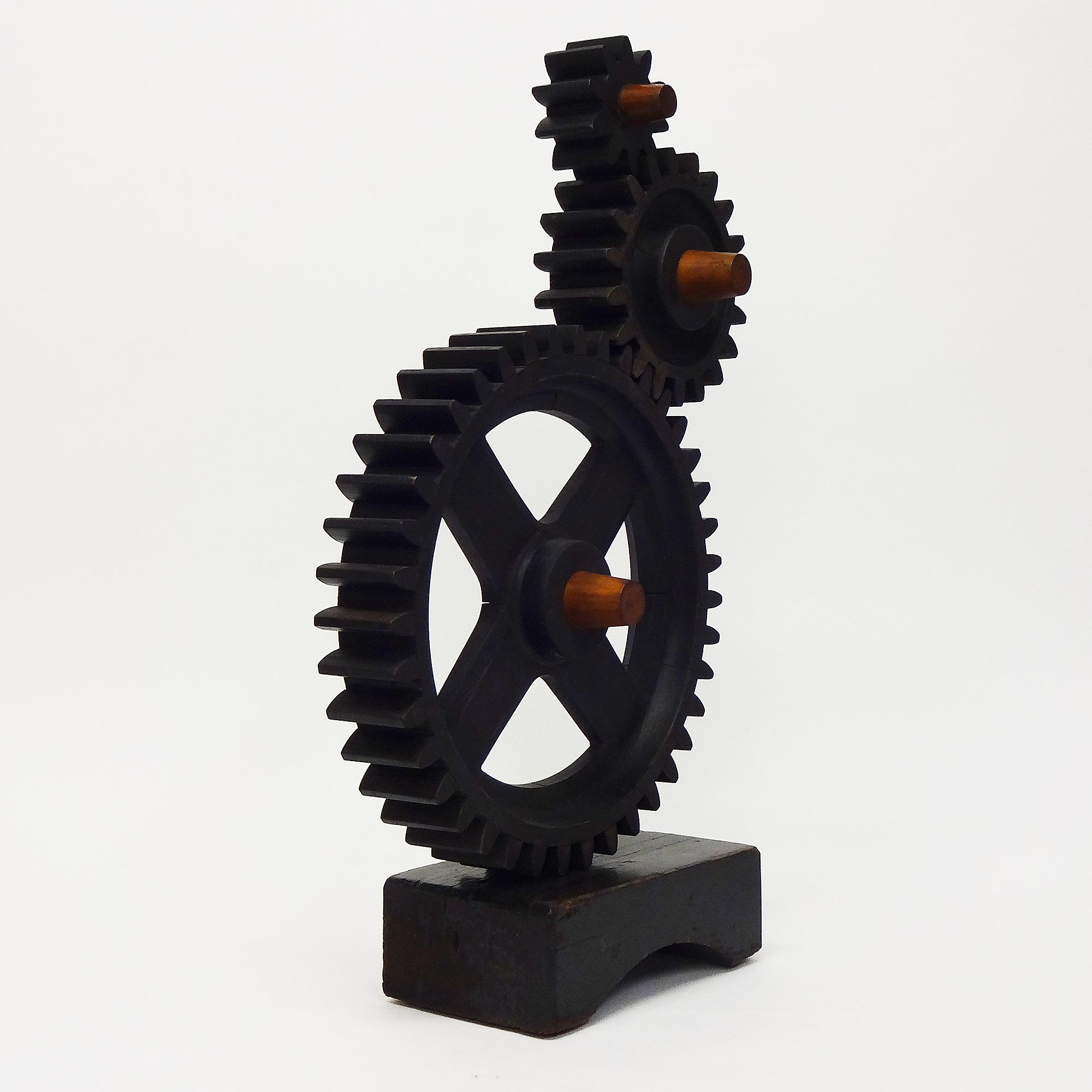 migliodesign-wooden-gear-foundry-patterns-table-sculpture-2.jpg