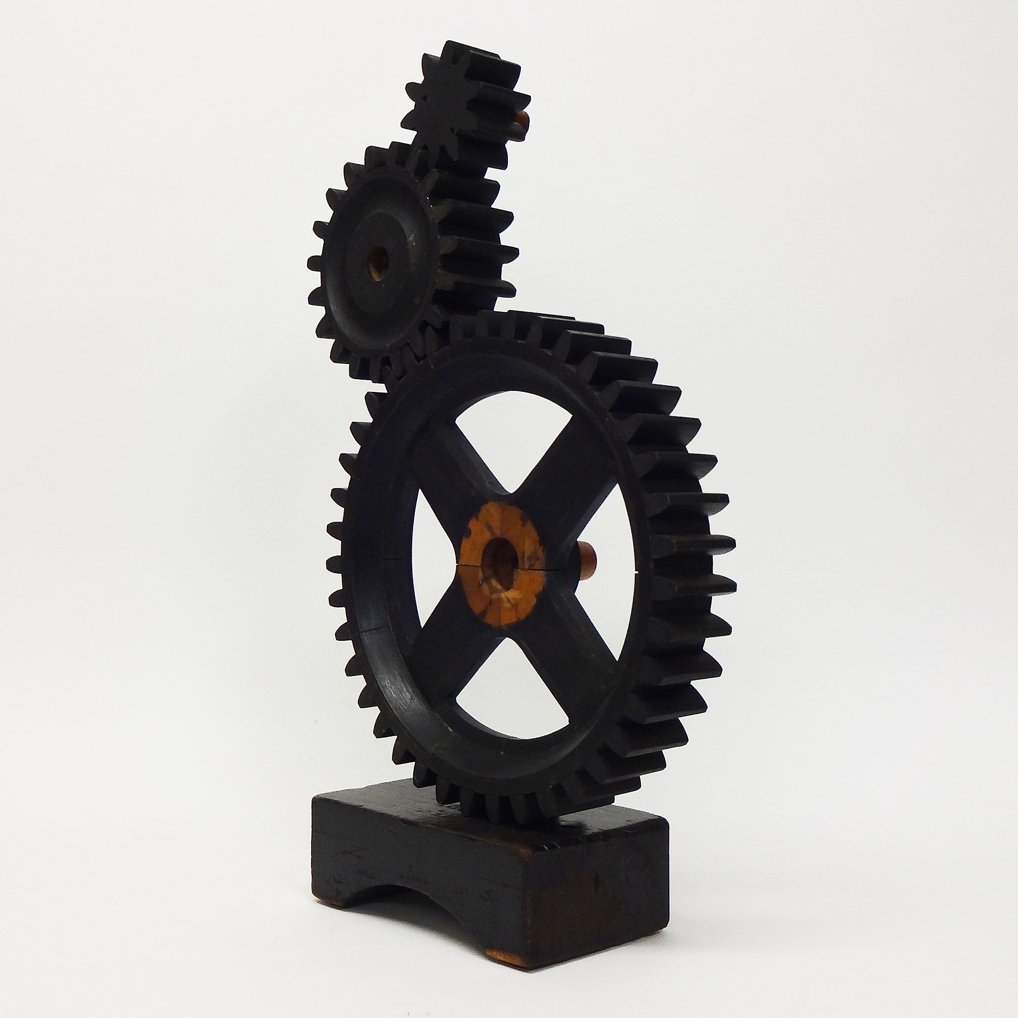 migliodesign-wooden-gear-foundry-patterns-table-sculpture-3.jpg