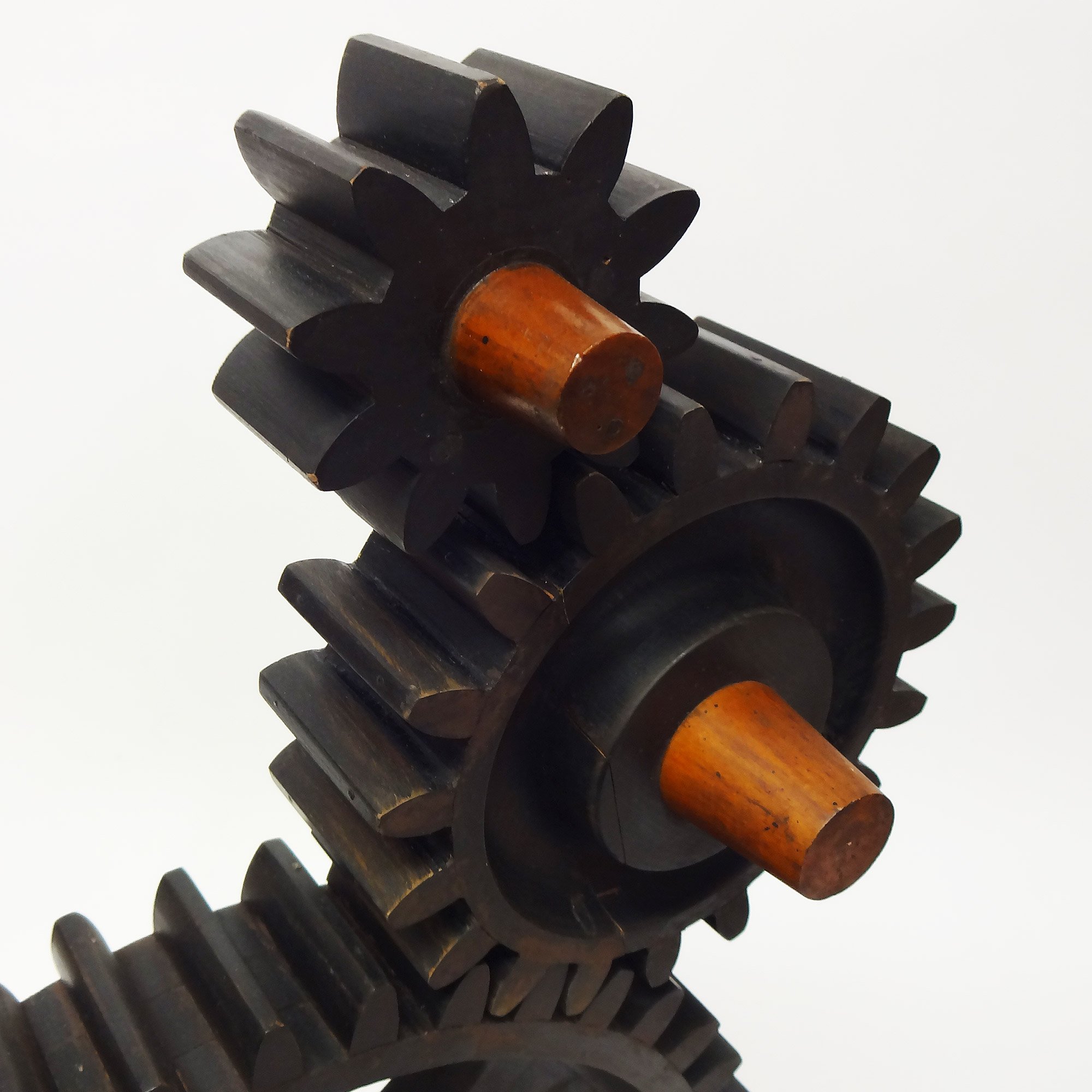 migliodesign-wooden-gear-foundry-patterns-table-sculpture-8.jpg