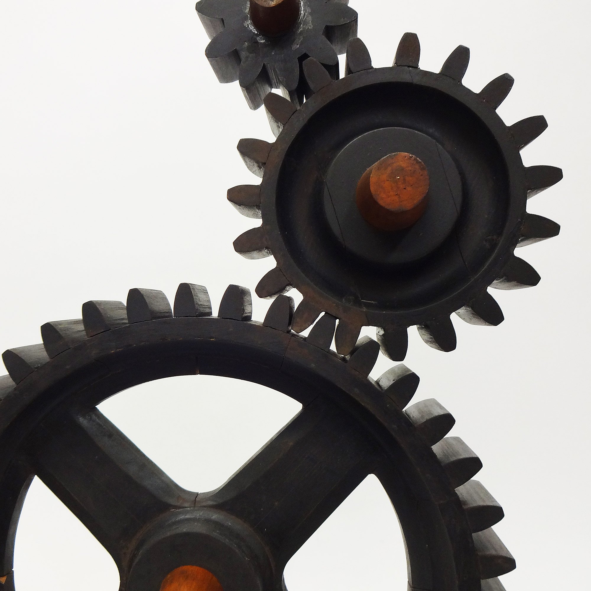 migliodesign-wooden-gear-foundry-patterns-table-sculpture-6.jpg