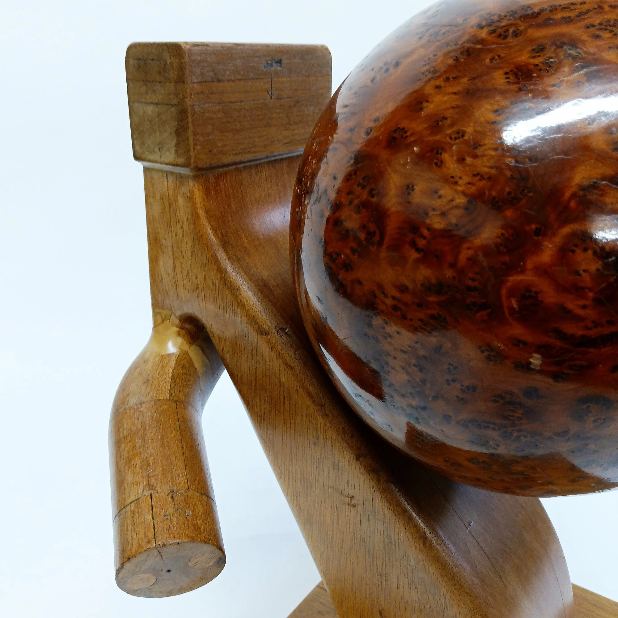 migliodesign-balancing-act-minimalist-table-sculpture-6.jpg